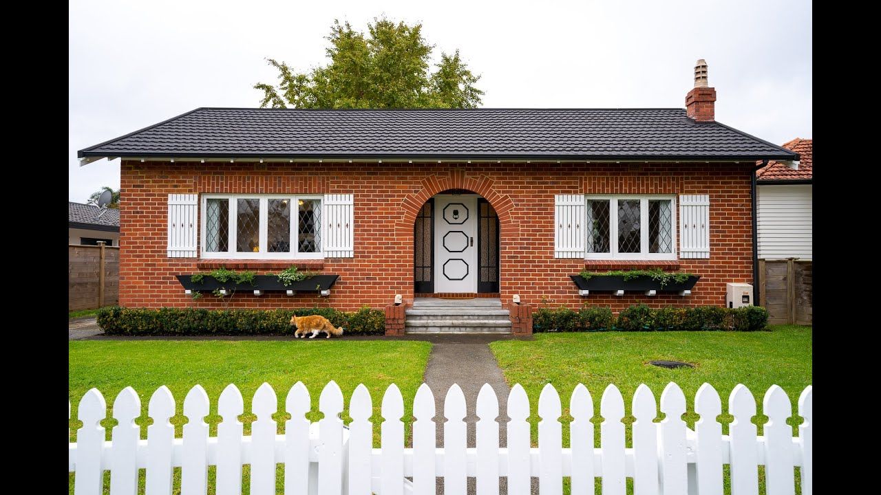 Sweet brick bungalow renovation/addition in Mt Albert. video