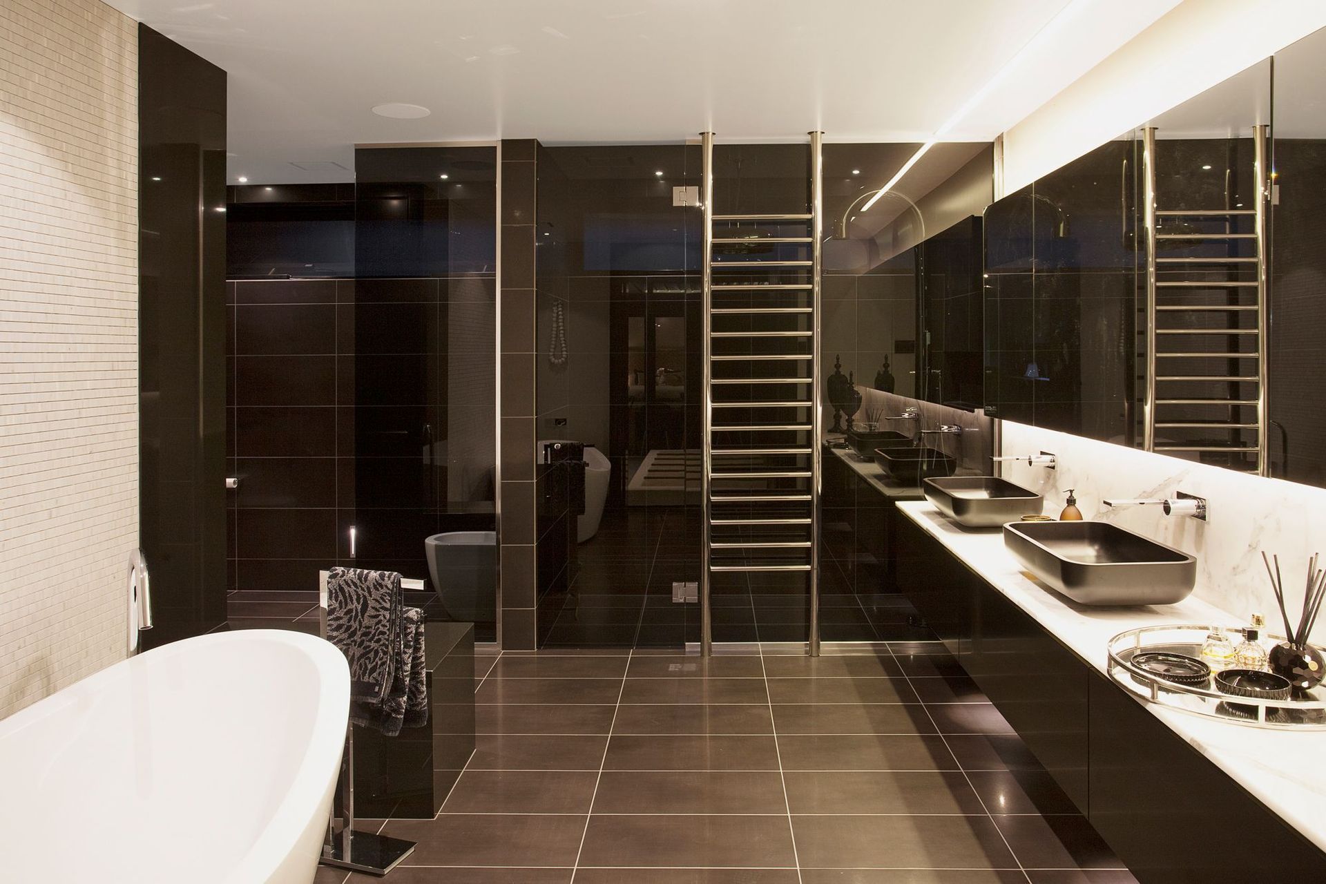DJ Hewitt Show Home