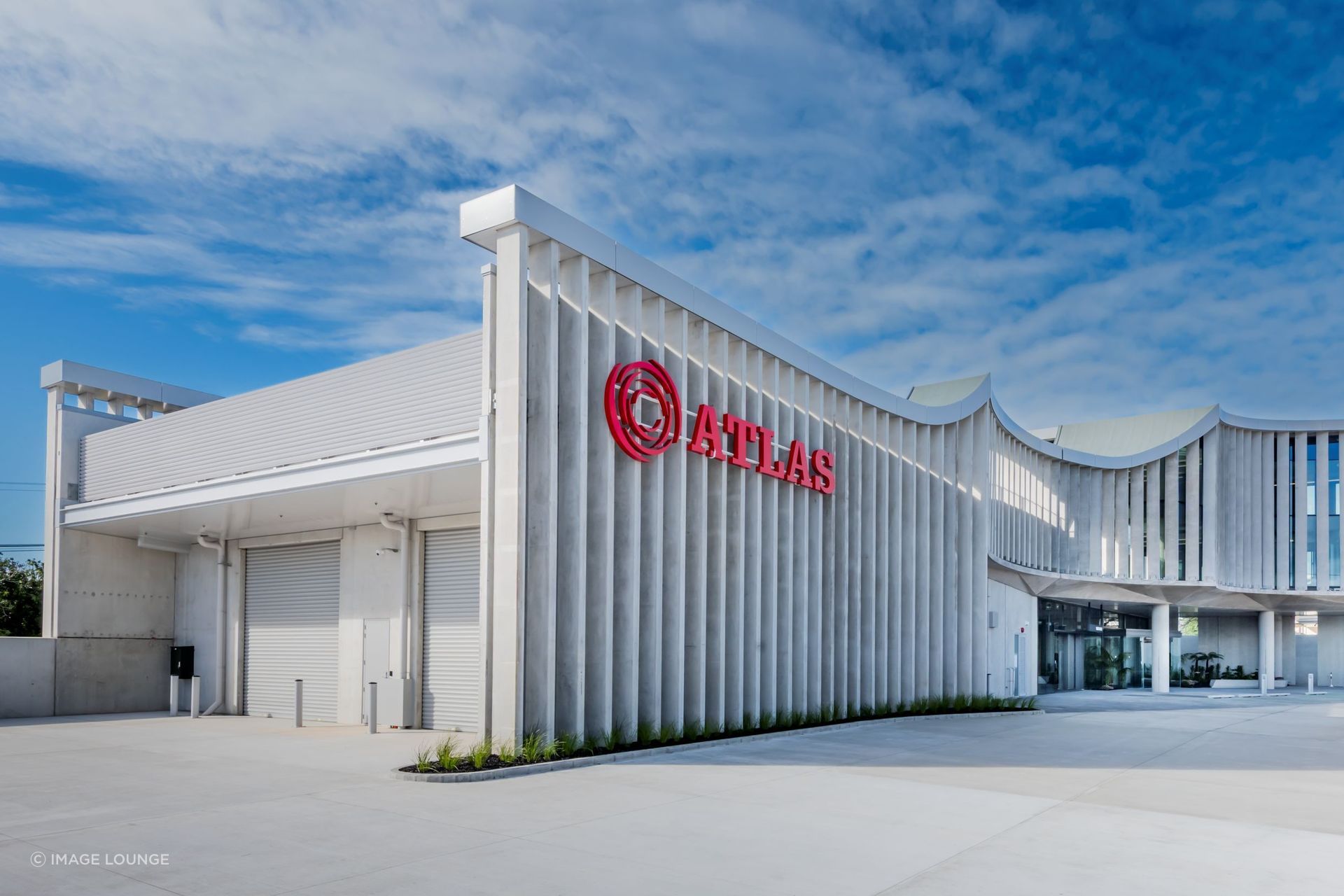 The design brief was to explore the efficient use of the site, replacing an existing retail office with a new
headquarters that consolidates Atlas Concrete's trade retail, warehouse, and office into an integrated facility. This unified approach brings the team together in a collaborative environment while serving as a showcase of Greenstone  LCC.