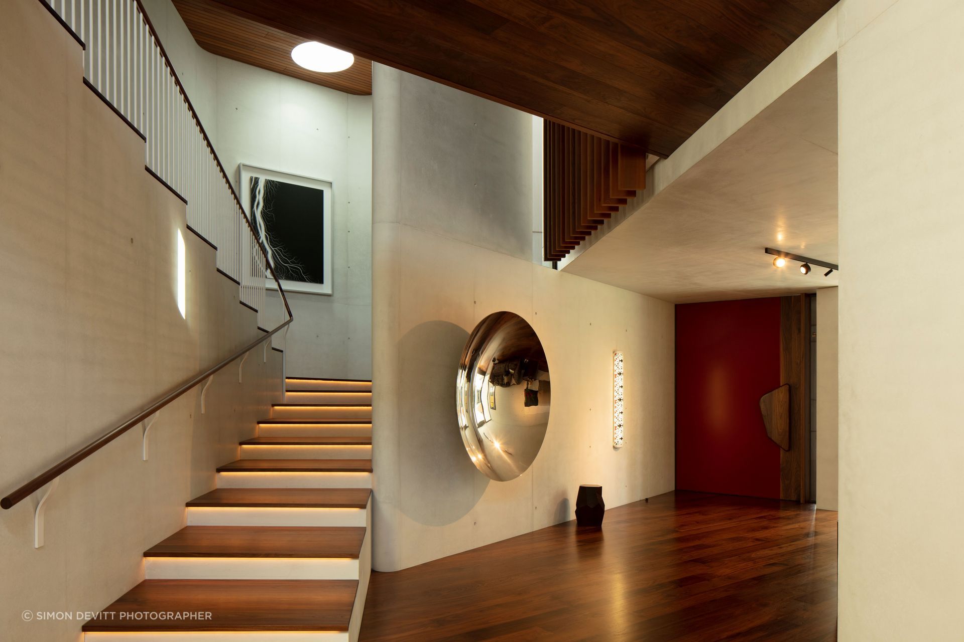 The angles of a 'slow' stair juxtapose beautifully against the curves of the Superwhite internal concrete walls.
