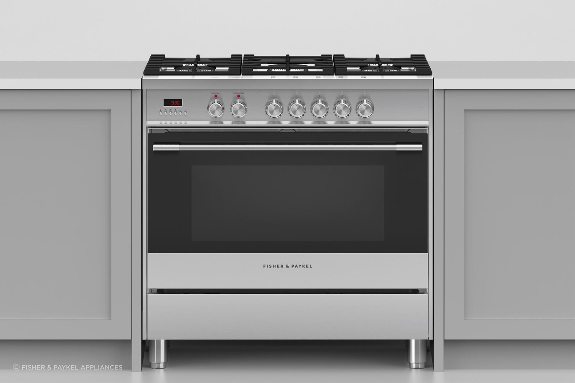 The Classic Series 5 Freestanding Cooker from Fisher &amp; Paykel Appliances boasts a dual fuel system catering to a wide range of cooking needs.