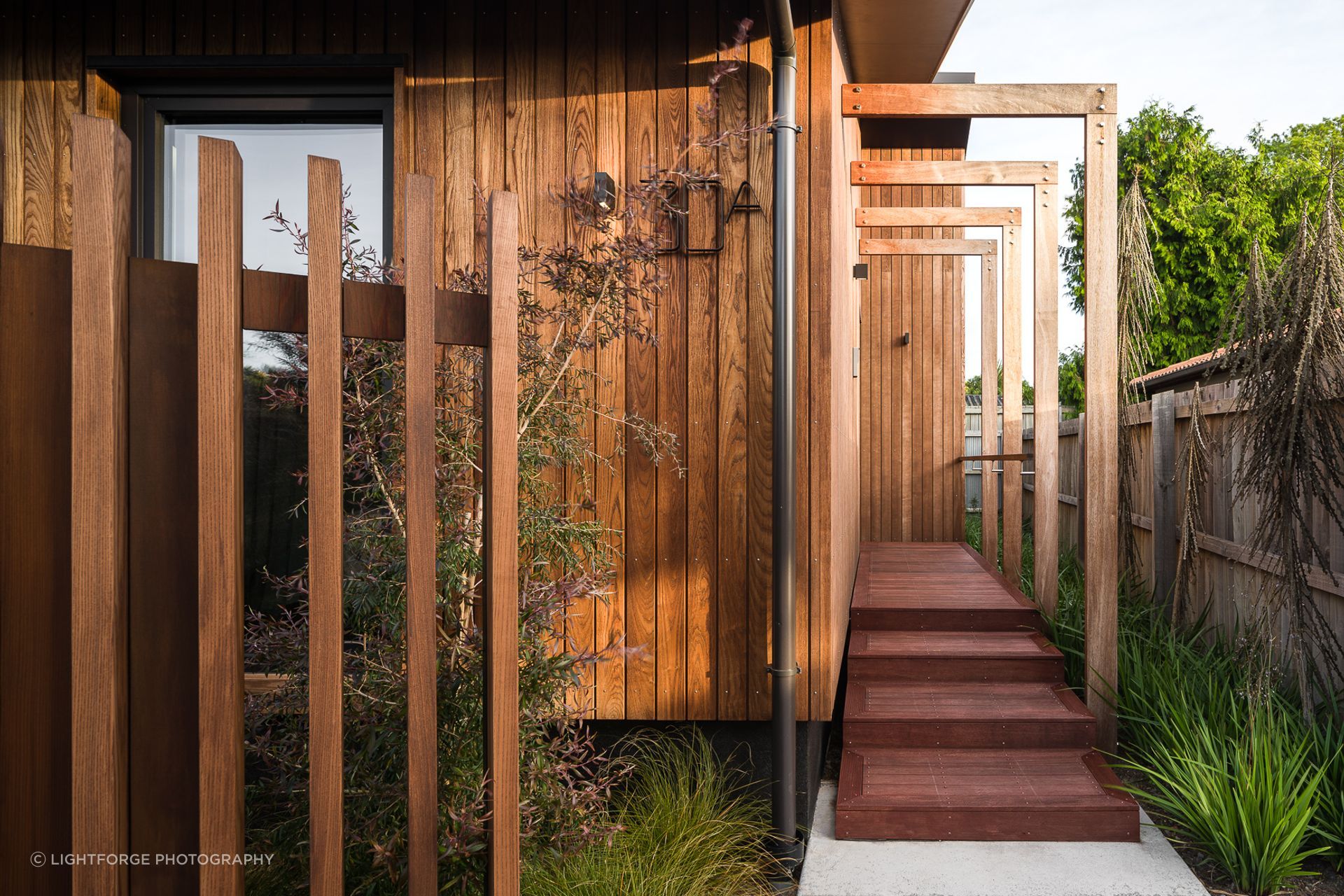 The residential project, designed by Bob Burnett Architecture and built by Dan Saunders Construction, celebrates the natural beauty of timber.