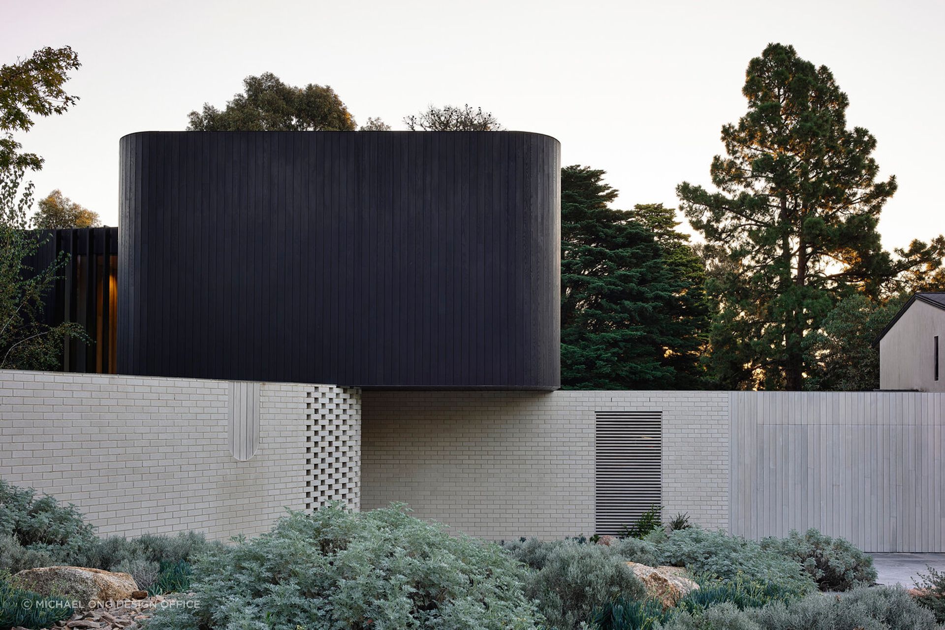 Brimar House, one of the many breathtaking brick homes in Australia - Photography: Derek Swalwell