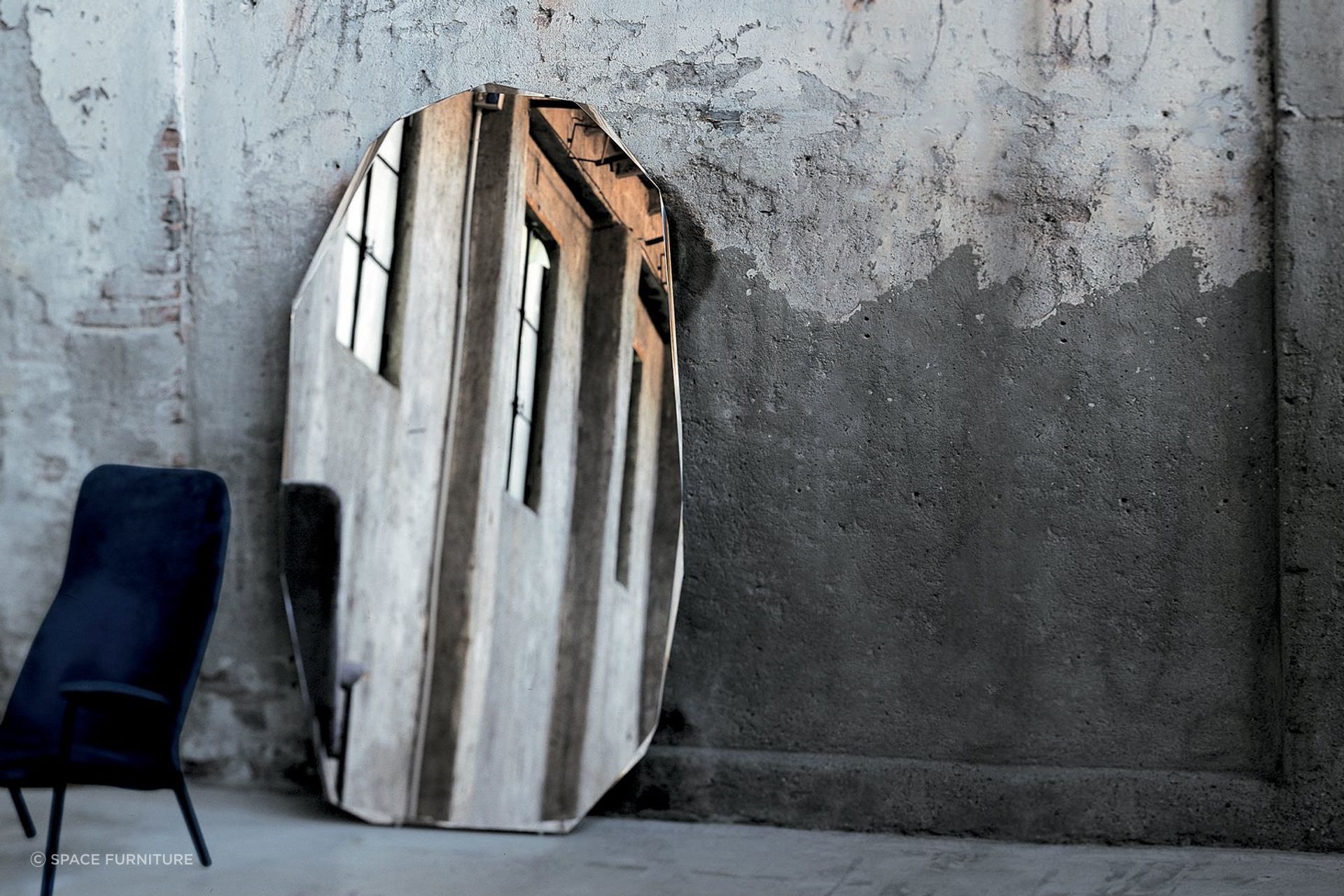 Kooh-I-Noor Specchi | Mirror
By Space Furniture