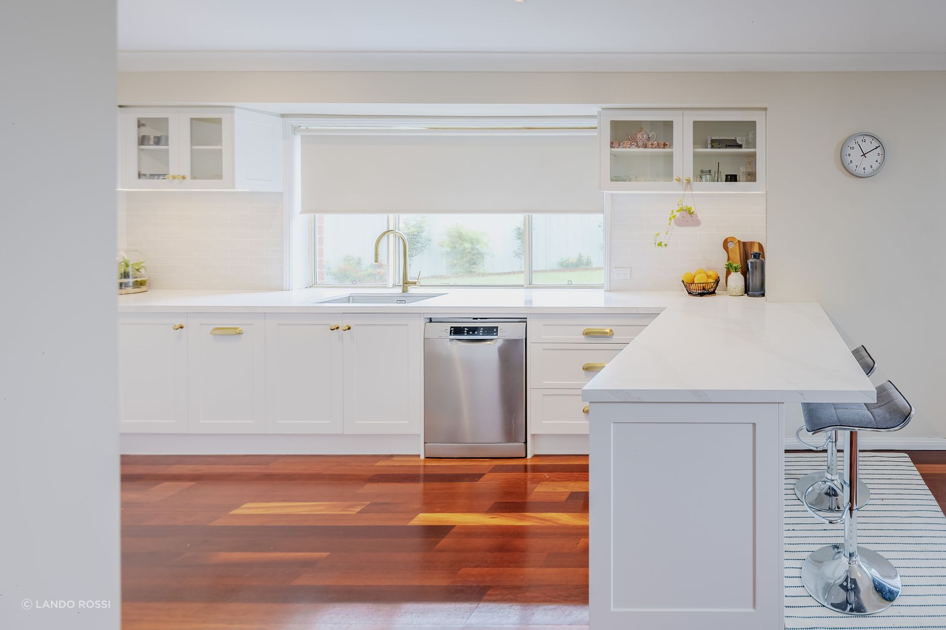 Golden cabinet handles and Hampton's styling go hand in hand in this luxurious kitchen in Beaumont Hills. | Photography: Lando Rossi
