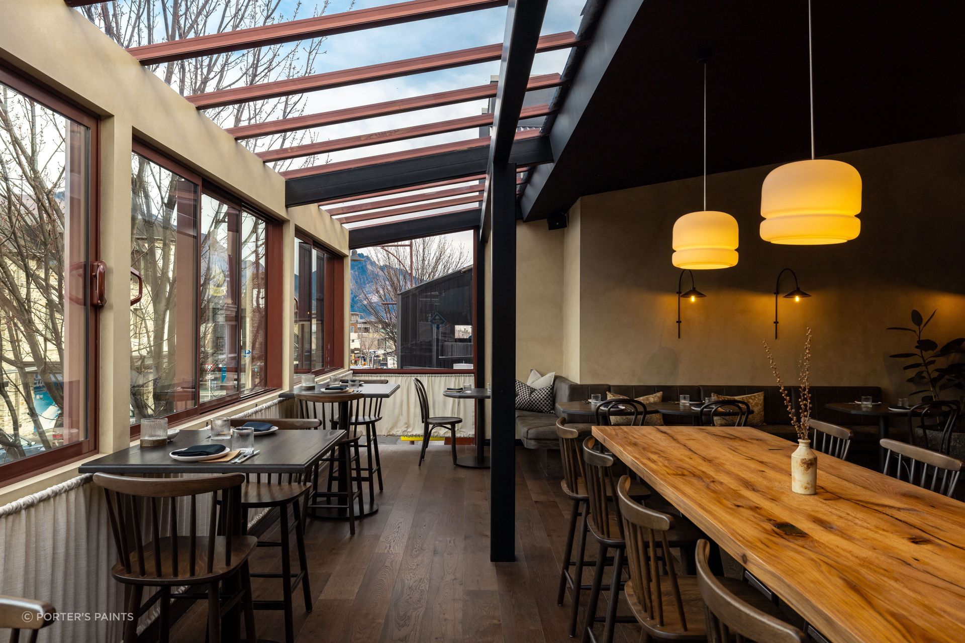 Working with a Porter's Paints Applicator's Guild member gives the client confidence that the vision and finishes for the project pitched to them by the architect or designer can be achieved to the highest standards.