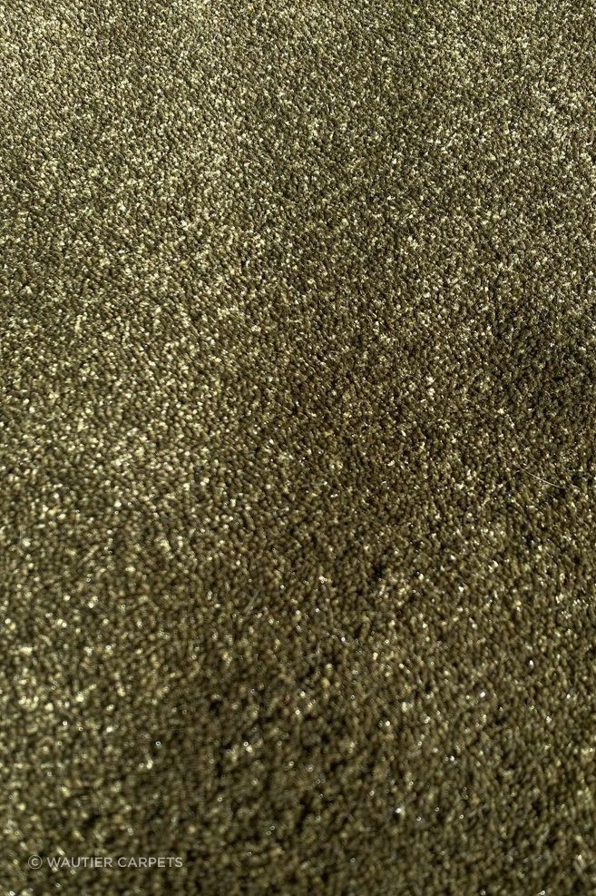 Wautier Carpets' hand-tufted Tapis Prague carpet features a luxurious blend of 50% wool and 50% shiny nylon.