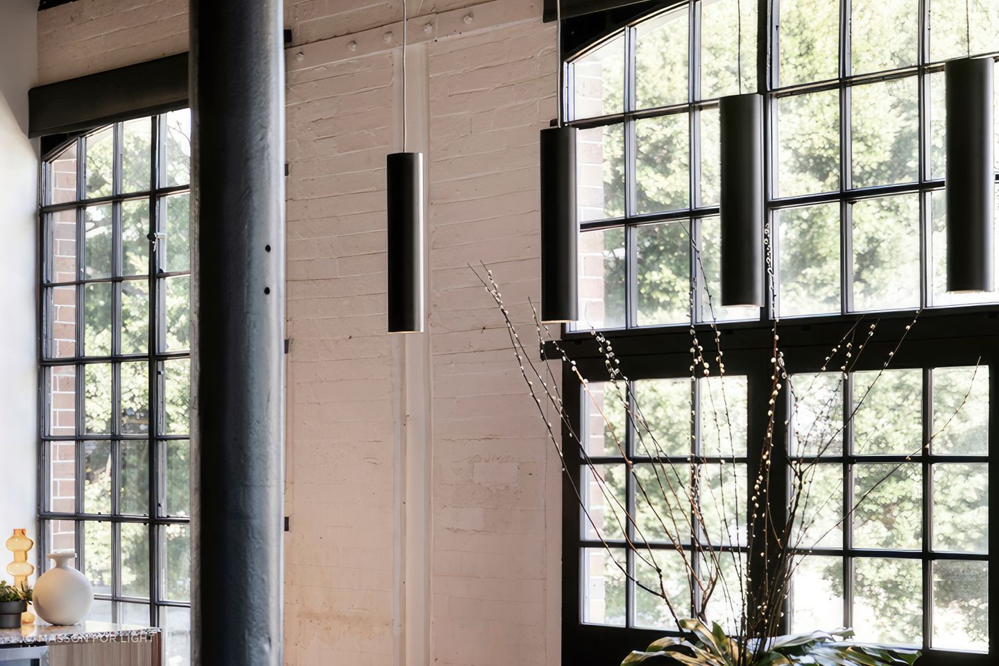 Black pendants mimic nearby pillars.