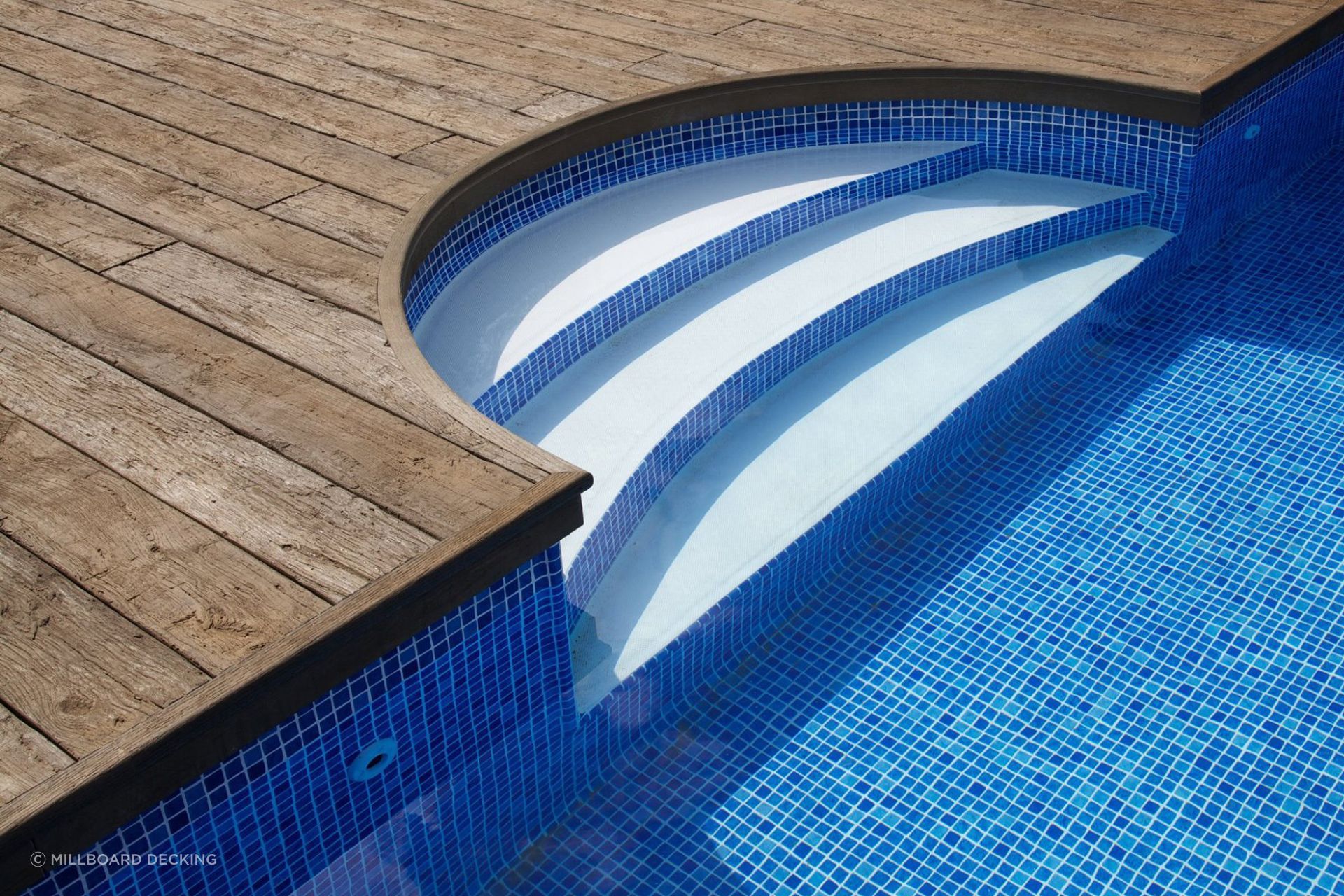 Millboard Vintage Oak decking featuring the Flexible Bullnose edging.