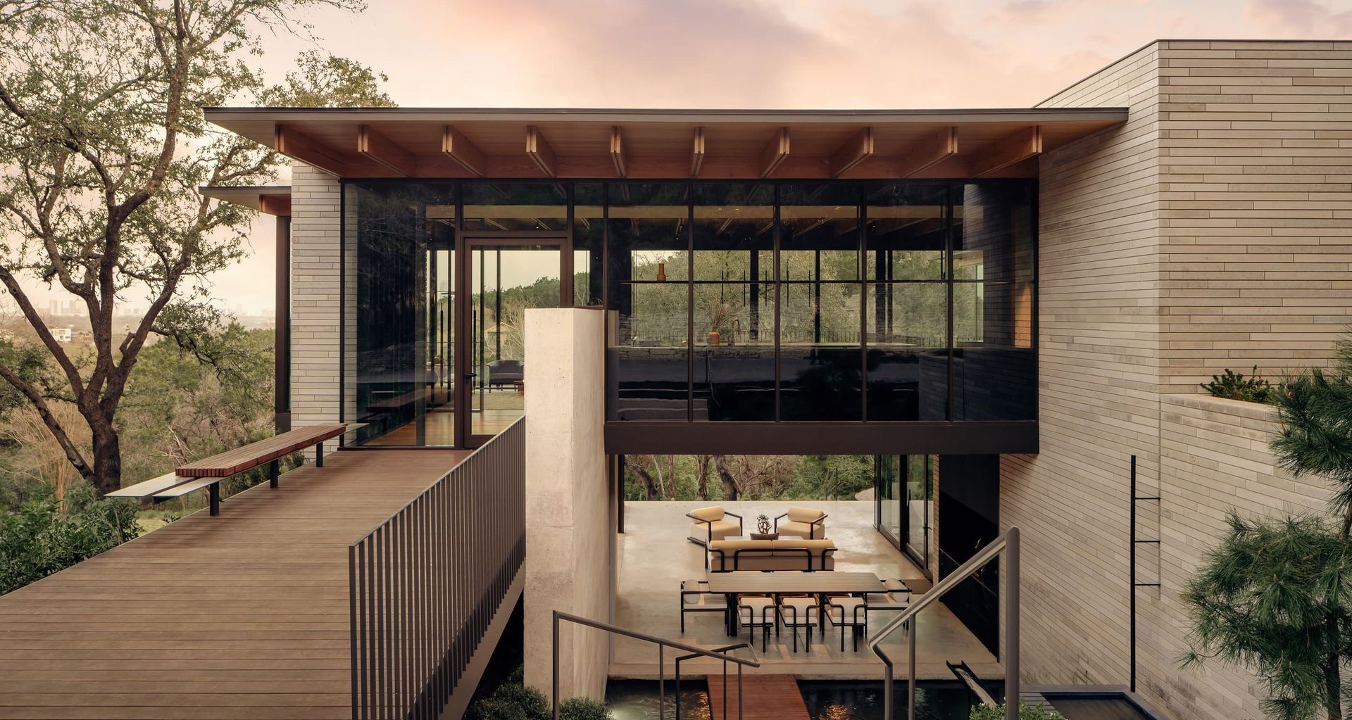 Set on a limestone bluff above Austin, Terrace Mountain Residence frames daily life through light, material and landscape, using interlocking stone, glass and timber volumes to create a home that feels both grounded and open to the horizon.
Architecture: A Parallel Architecture
Photography: Joe Fletcher