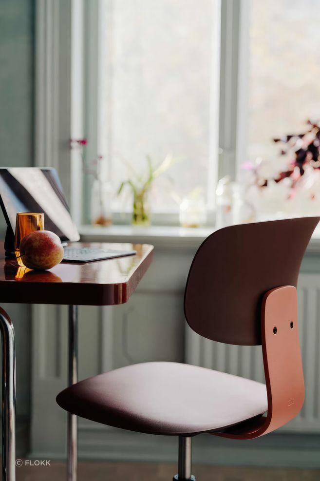 Featured: HÅG Tion 2100 in Chestnut/Blush