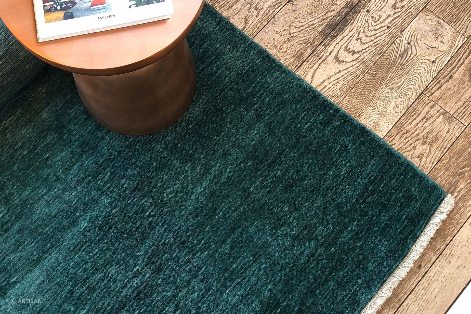 The Sencillo Emerald washes a space with depth and intrigue.