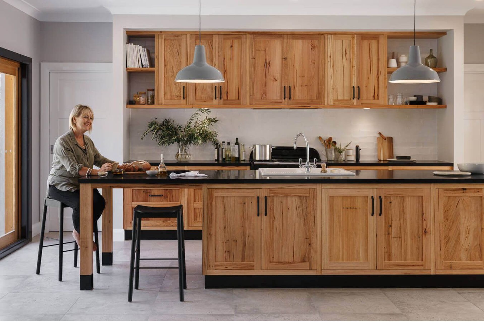 © SpaceCraft Joinery - featuring Schweigen UM900-MS 900mm Silent Undermount Rangehood