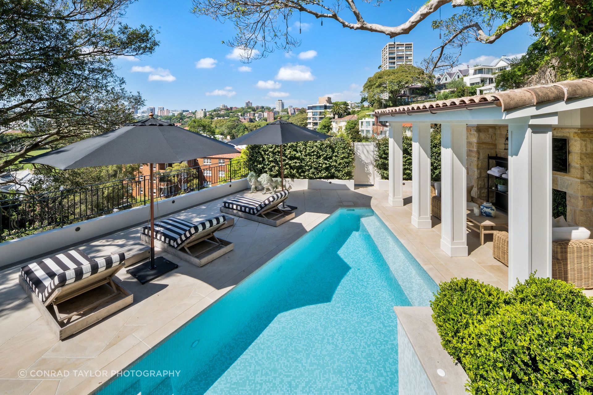 Cathedral Alfresco Limestone | Lynda Kerry Interior Design | Andrew Barnyak Design