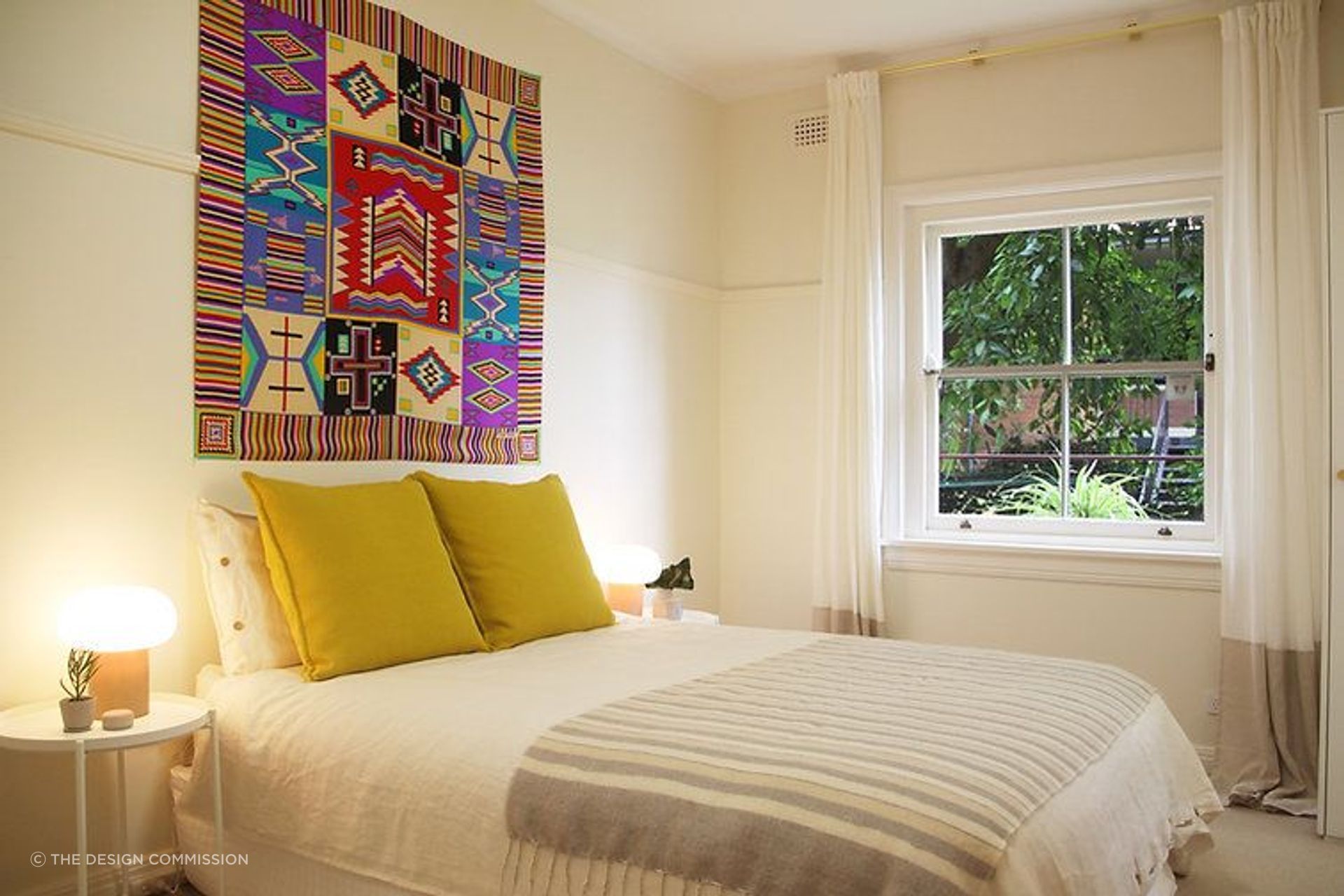 Original art at the Clovelly Art Deco Apartment - Photography: Jacqueline Bosscher