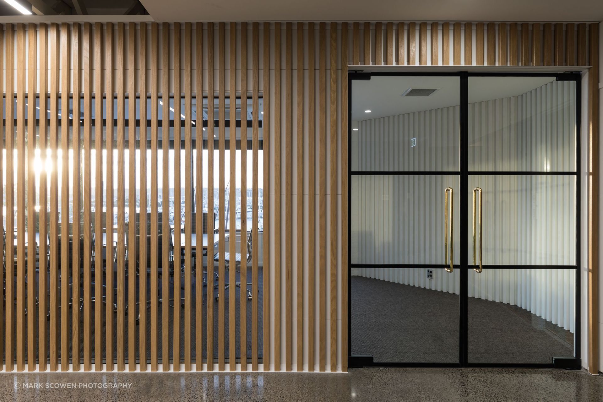 Specified by Cubicon Interiors for the JC Decaux offices, the HB2240 D-Pull is manufactured in solid brass and comes in three lengths—300mm, 600mm and 1200mm. The finish chosen for the JC Decaux fit-out was unlacquered polished brass.