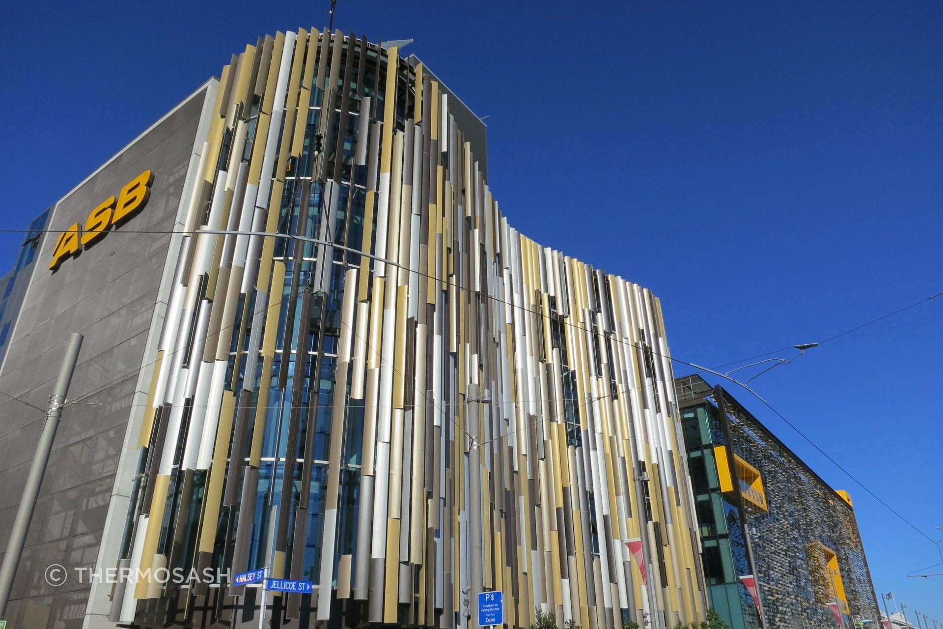 ASB North Wharf, Auckland, completed in 2013 gained a 5 Green Star rating in 2019 (NZ excellence for sustainability) due to it being such an energy efficient building, even six years after completion. Thermosash delivered a total clad solution.