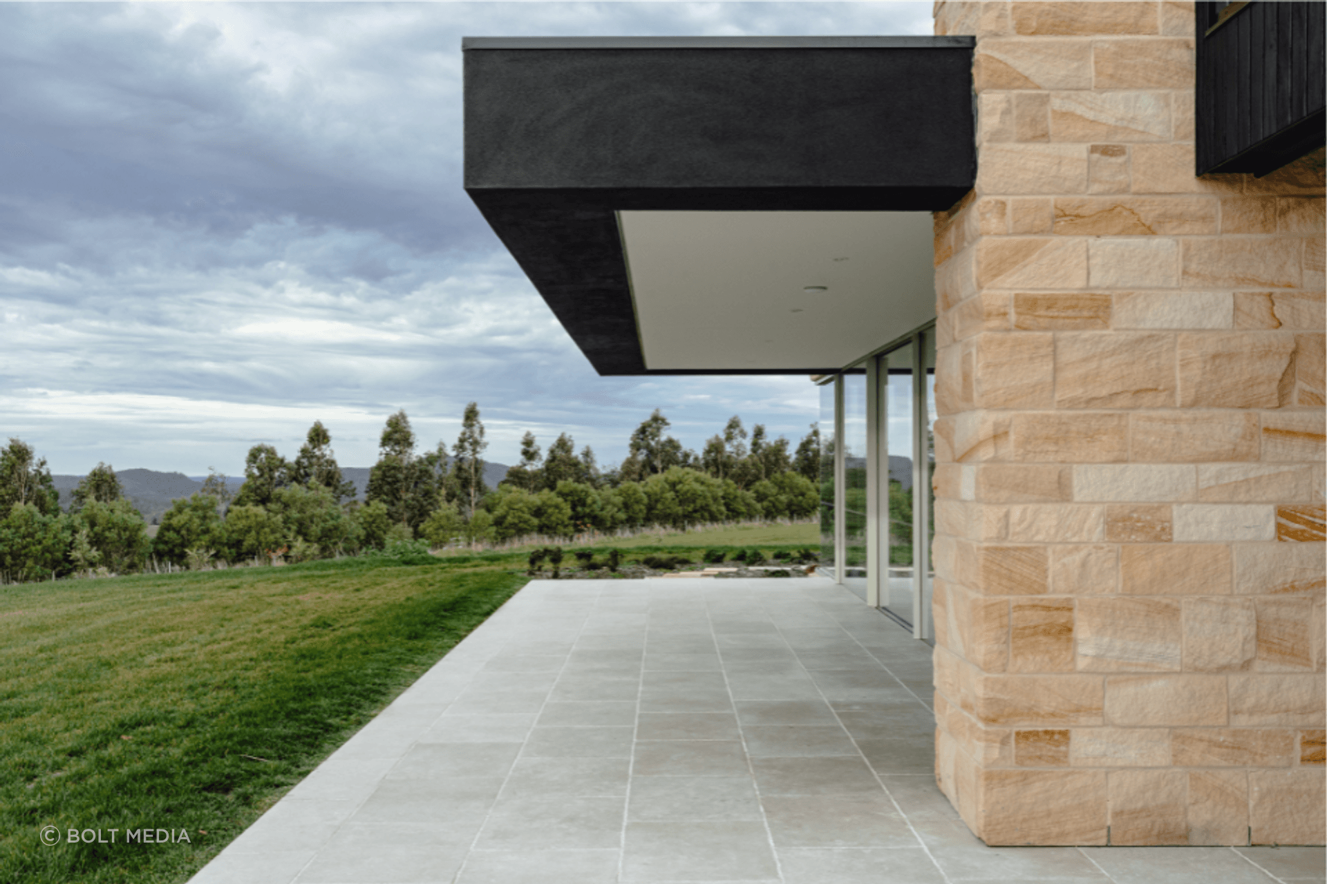 Lavarosa Anticato pavers wrap the terrace of this rural retreat.