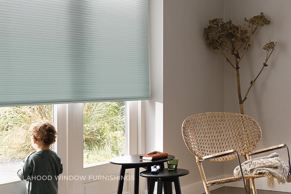 NZW6115-Luxaflex-child-at-window-v2.jpg