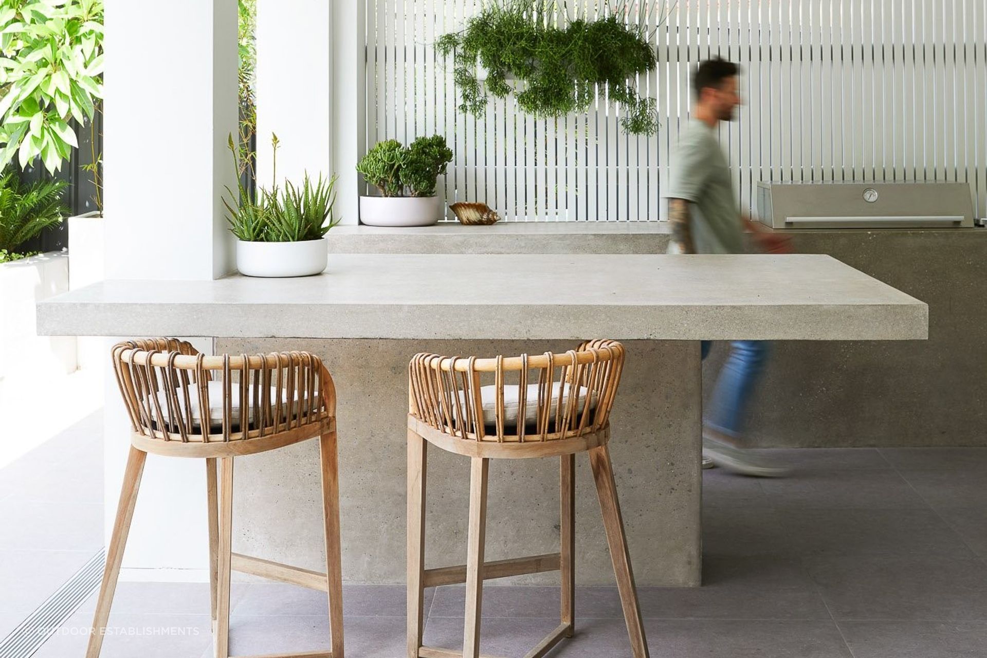 An exquisite use of insitu-concrete in this outdoor kitchen in Cronulla - Photography: Natalie Hunfalvay