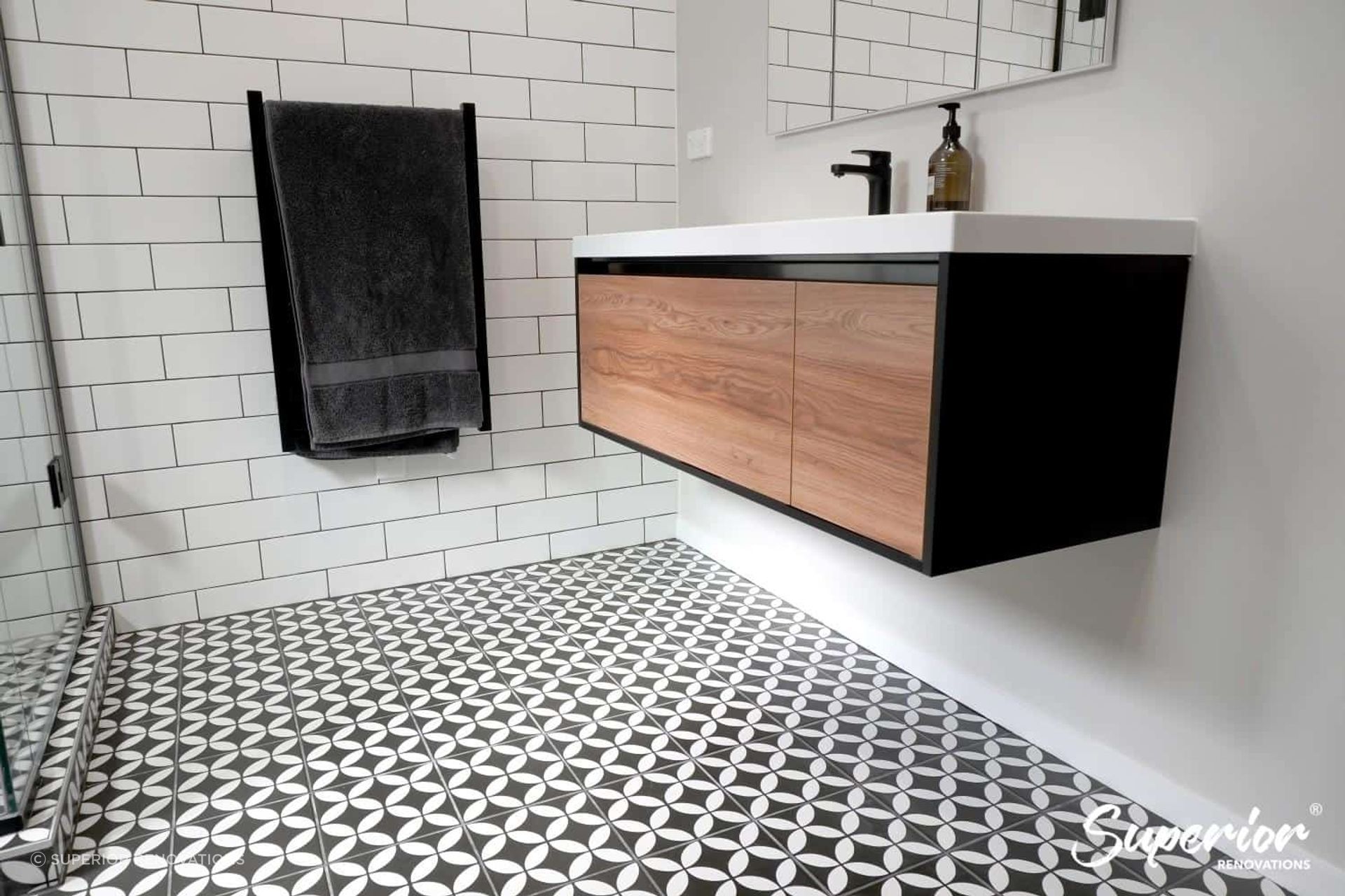 Minimal colours with a pop of colour in this bathrooom