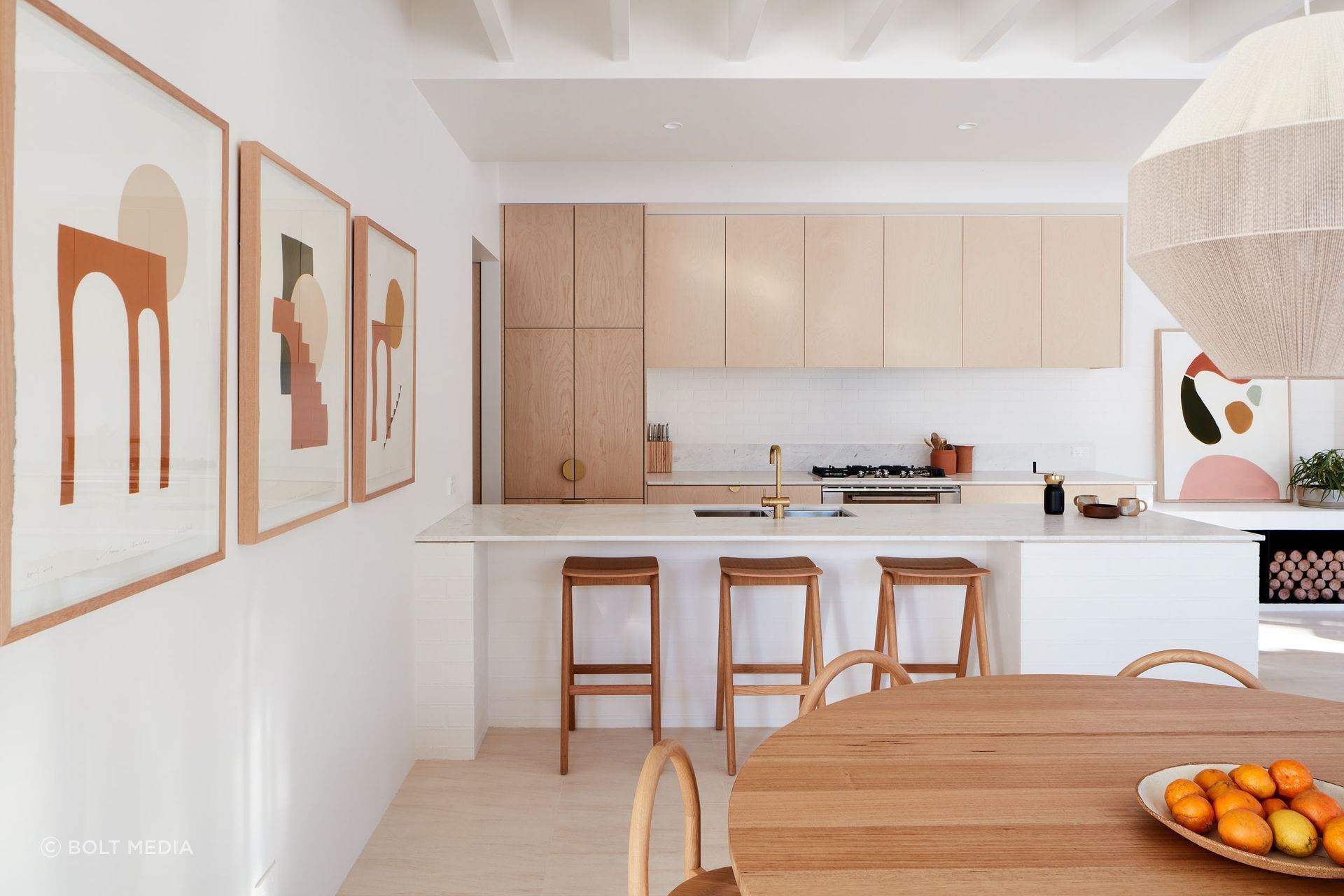 Santa-Fe-LimestoneSAREEN-STONETHOSEARCHITECTSHOUSEBURCH1140cLucRemond.jpg