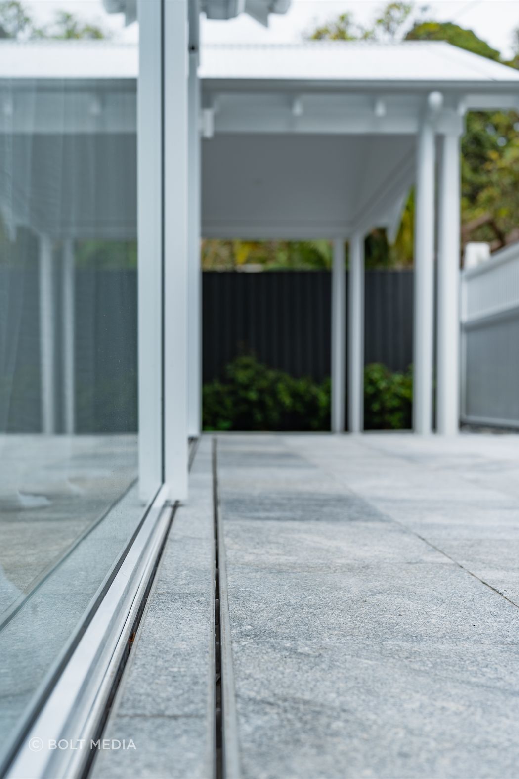 Sareen-StoneOcean-Grey-Granite-FlamedPhotography-by-Bolt-Media-2-1-ap-compressed.jpg