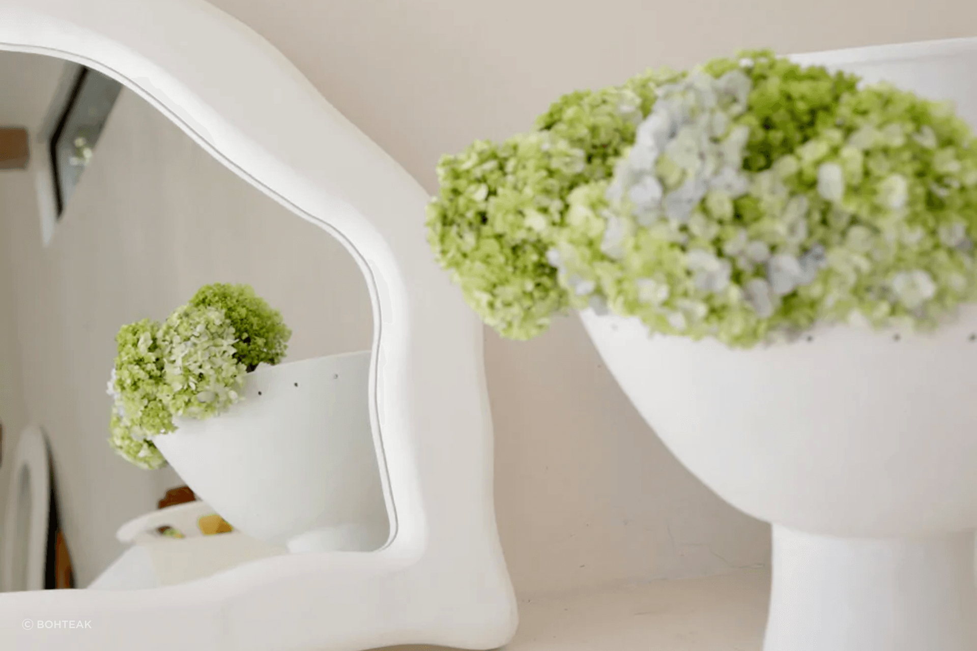 Nature is a complement to itself when used with the right mirror, seen here with the organically shaped Ocean Mirror