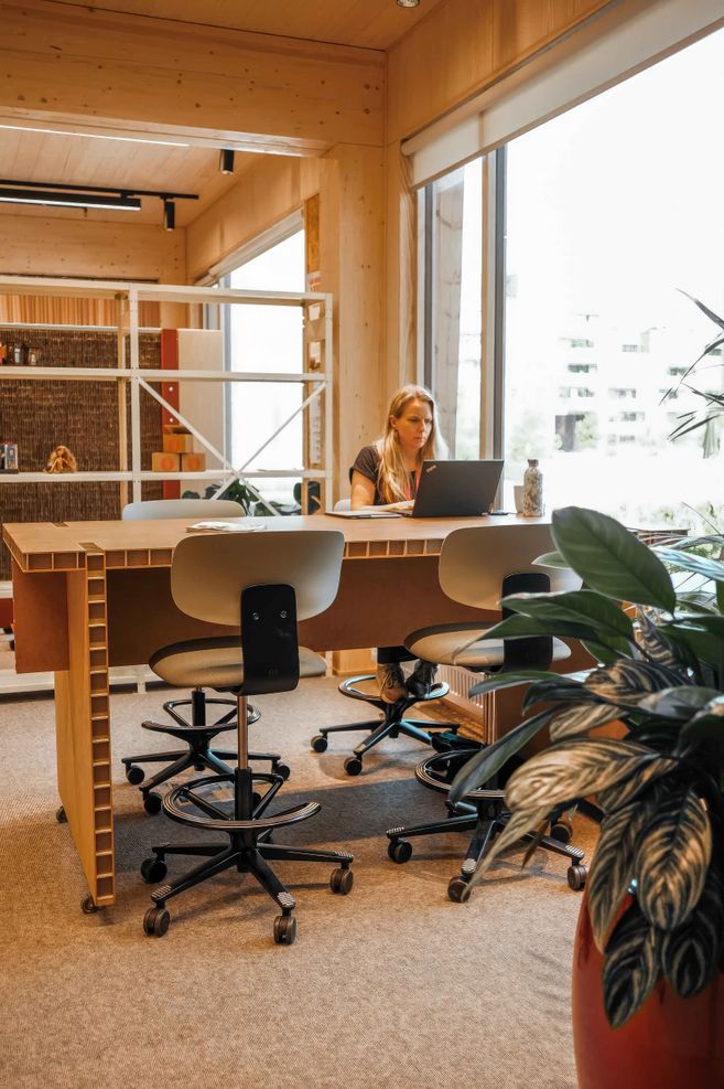 HÅG Tion chairs comprise plastic seat and back shells made of 94% post-consumer plastic, with the use of 97-98% recycled aluminium in main components. Available with an EPD, measuring complete carbon footprint and other environmental impact data