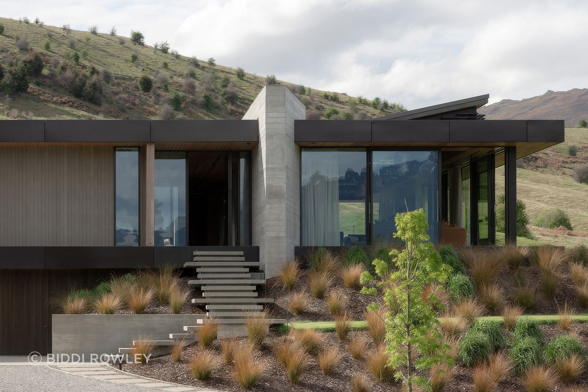 Condon-Scott-ArchitectsOculus-Houseapproach-upscaled-by-Replicate.jpg