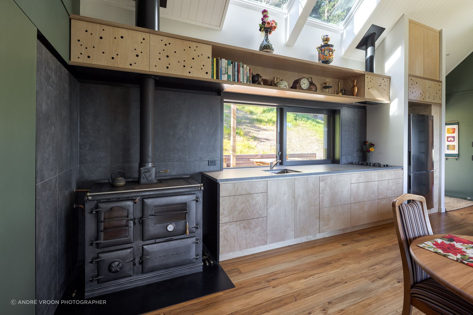A modest footprint of 75sqm keeps the dwelling compact, with two loft areas extending the usable space. At the heart of the home is the kitchen.