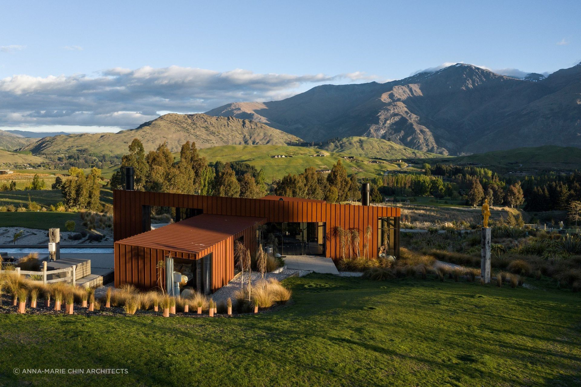 An architectural achievement against the backdrop of The Remarkables. | Photography: Simon Devitt