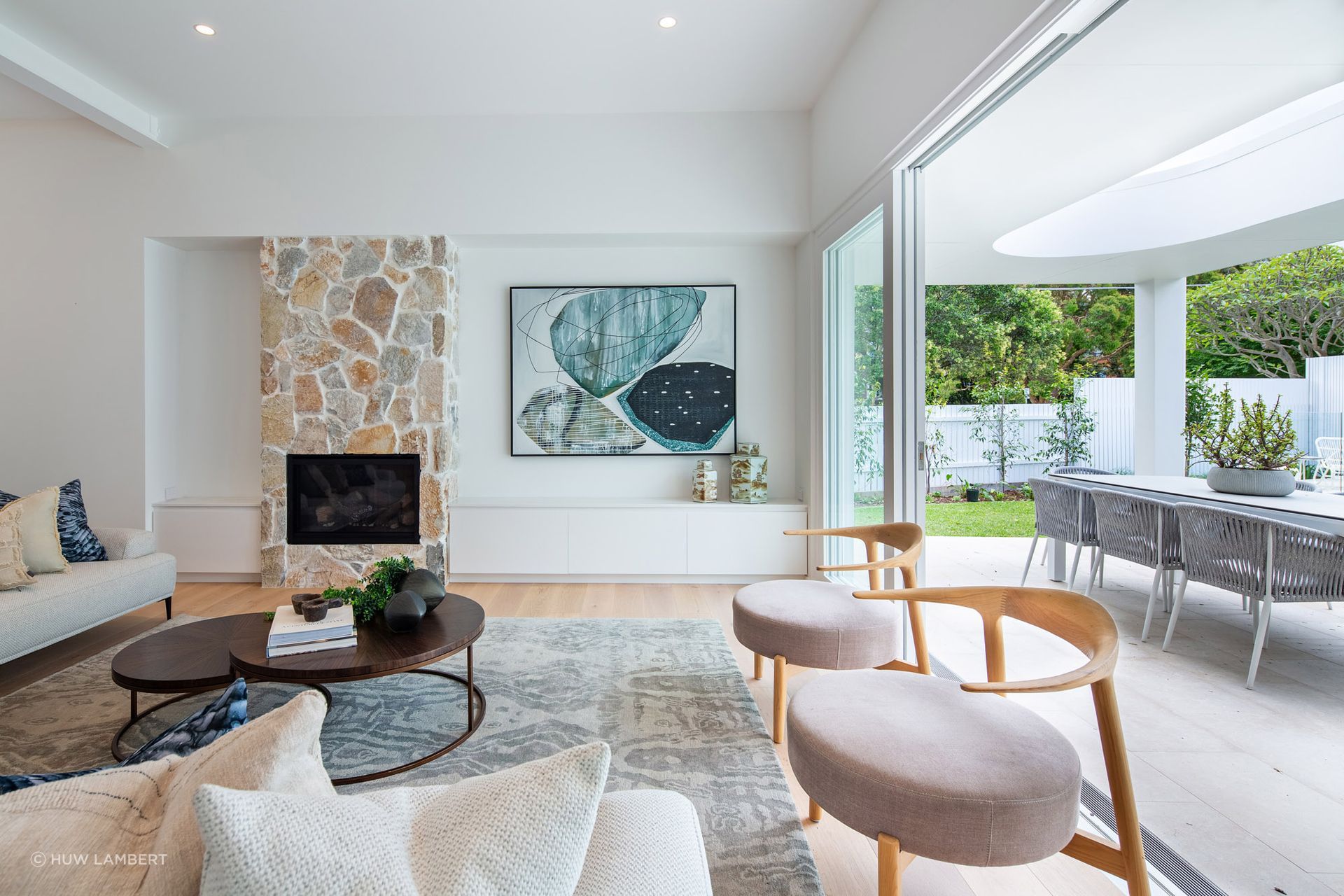 To create indoor-outdoor flow, Mona specified Summit Wall Cladding for both the internal fireplace and external chimney wall, drawing a connection between the two spaces and reinforcing the home’s architectural character.