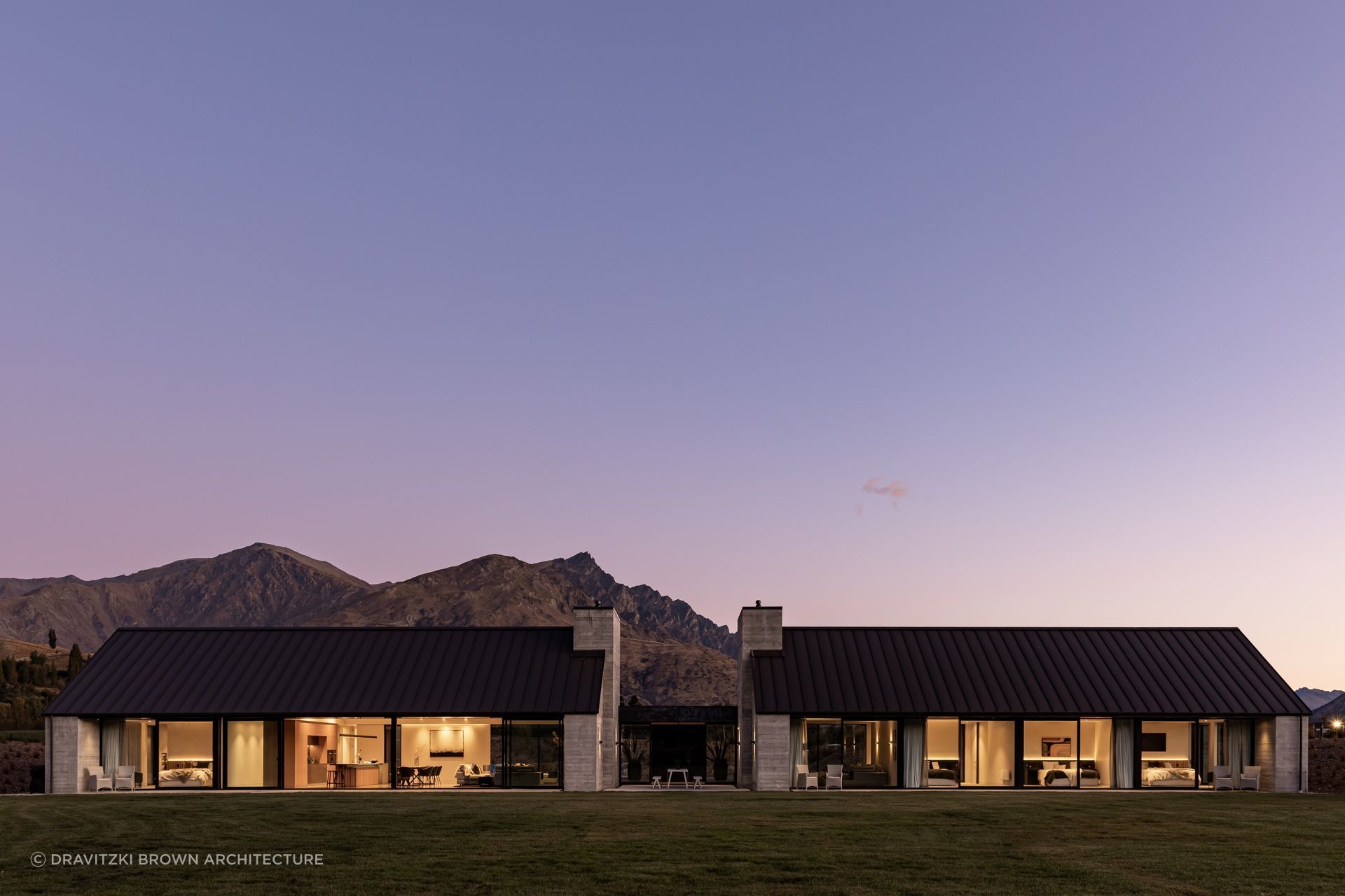 The impressive symmetrical and striking form of Soroka House by Dravitzki Brown Architecture. | Photography: Alister Brown
