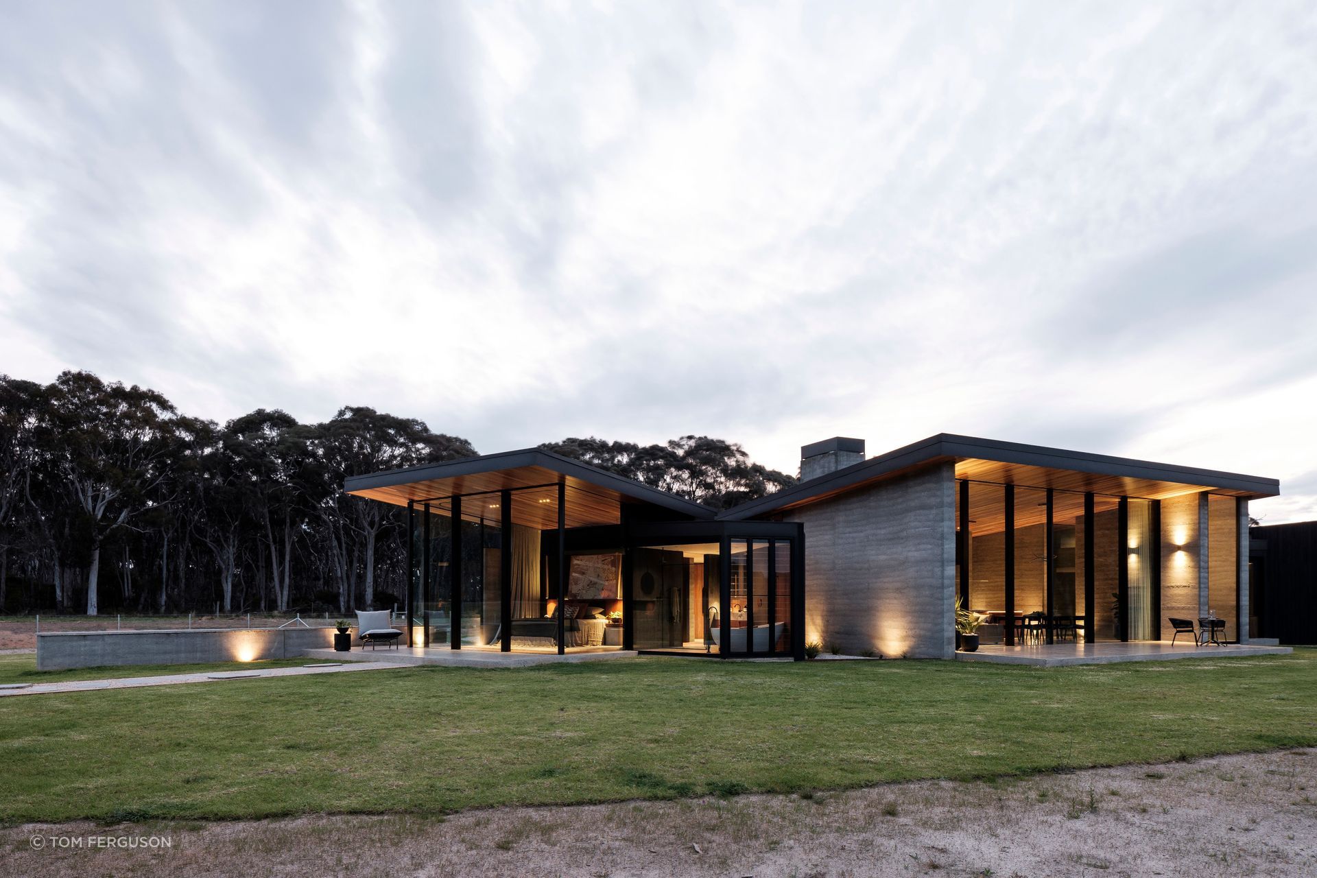 The clever layout provides different perspectives of the surroundings, resulting in an ever-changing visual experience
