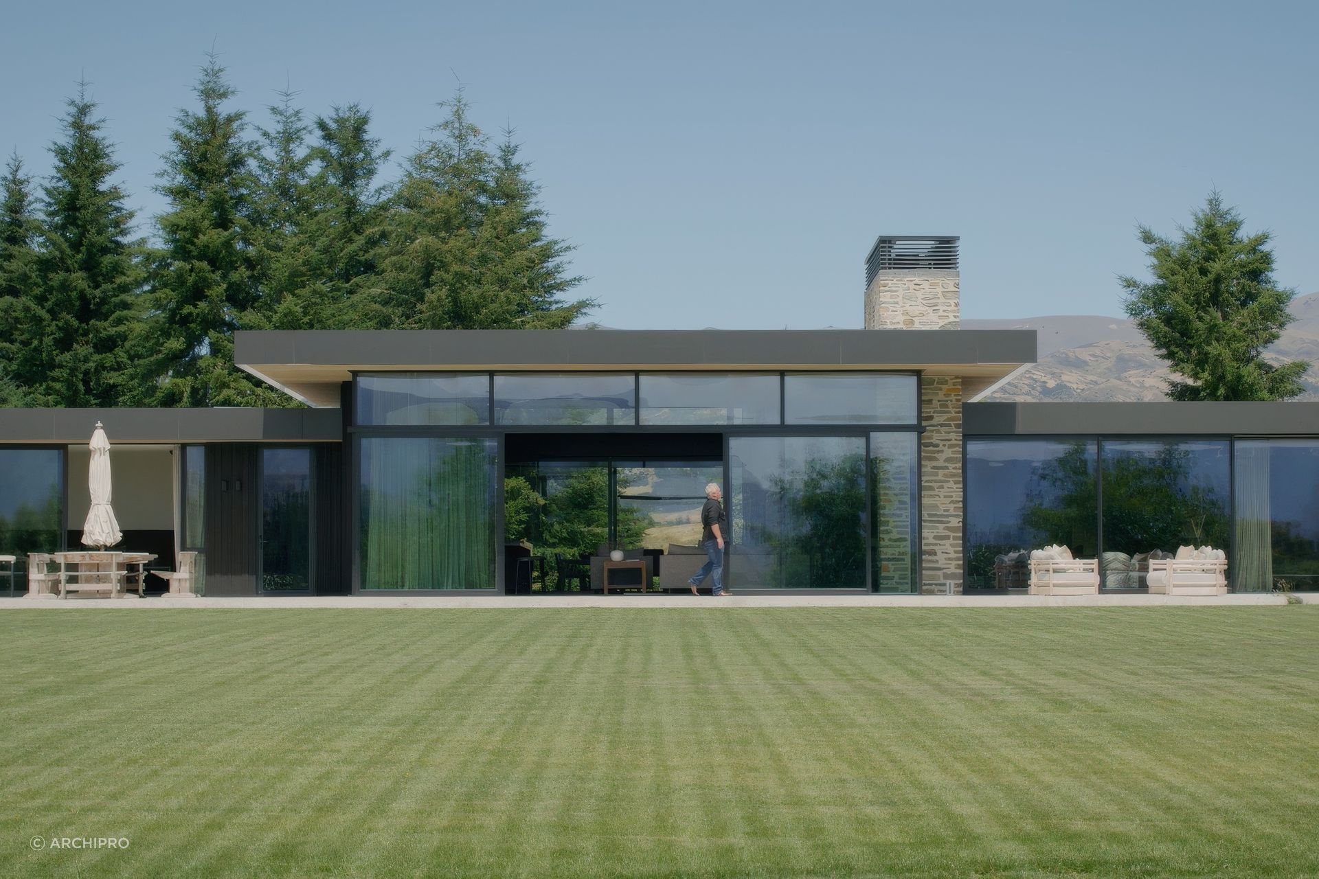 Many of the expansive spans of glazing were oversized and had to be assembled on site.