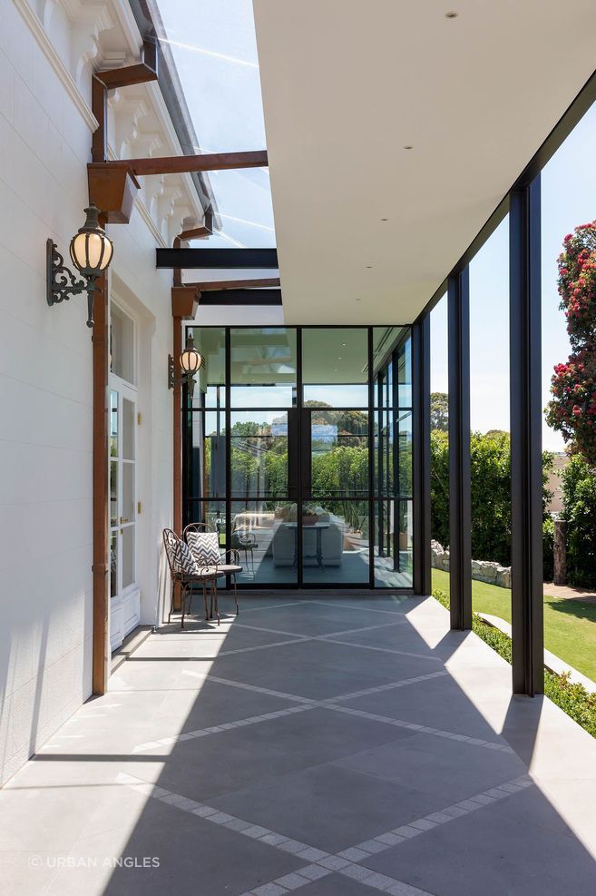 The new extension gracefully wraps the exterior of this heritage-listed home.