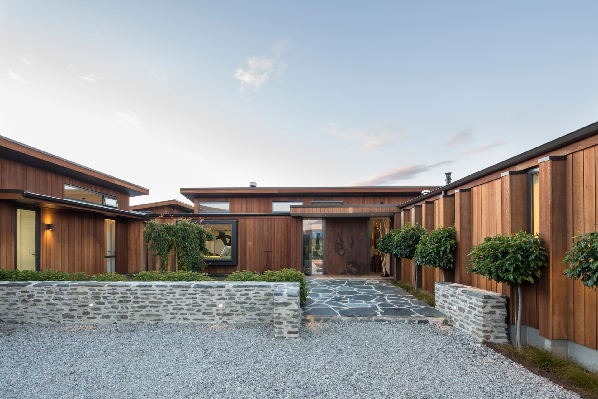 This house is arranged as three interconnected pavilions in a loose H-shape. This meant that view corridors could be opened up on both sides of each pavilion and also to maximise the amount of natural light entering the home.