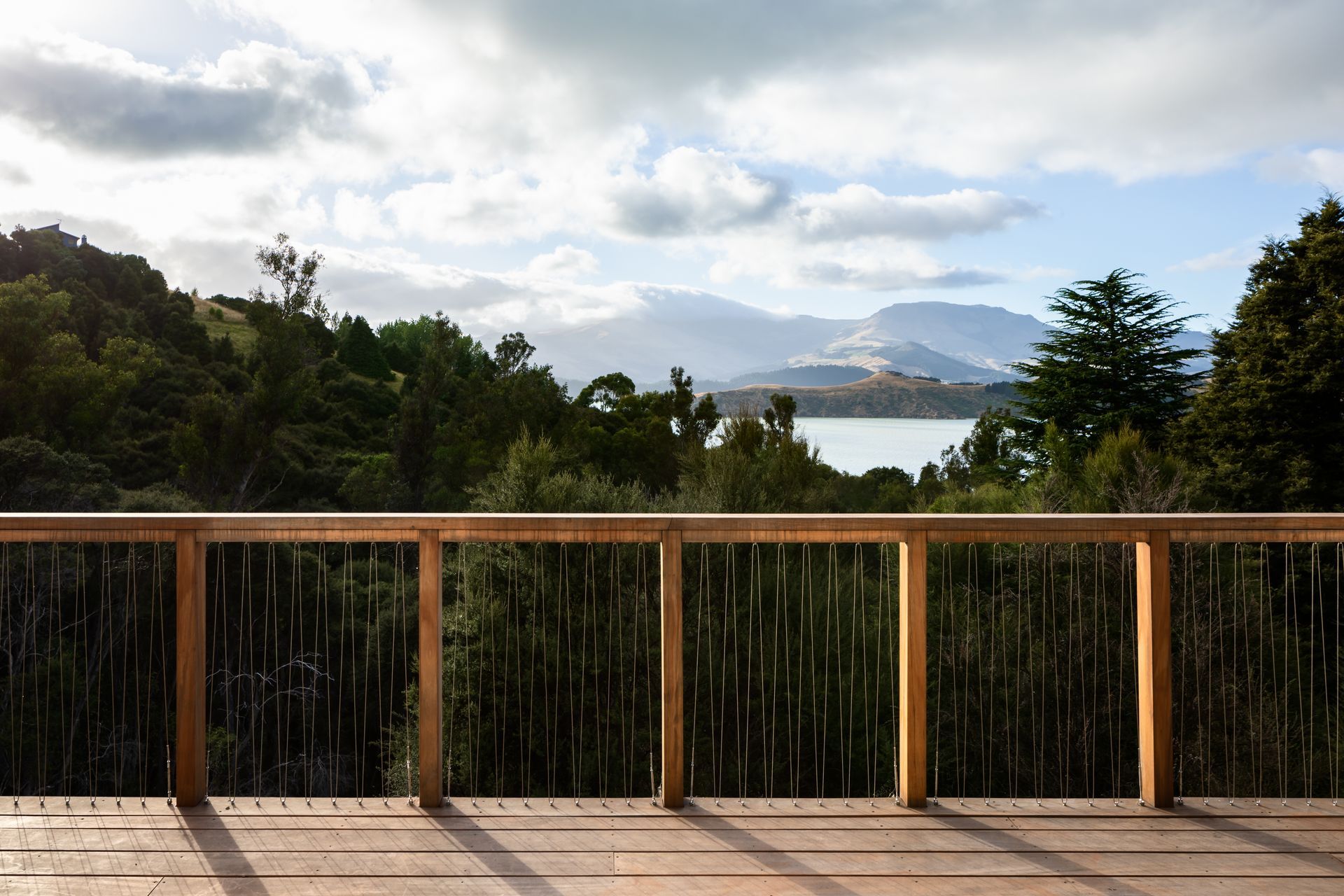 Despite being sited above a suburban development, there are no visible neighbours, giving this retreat-like family home a sense of isolation.