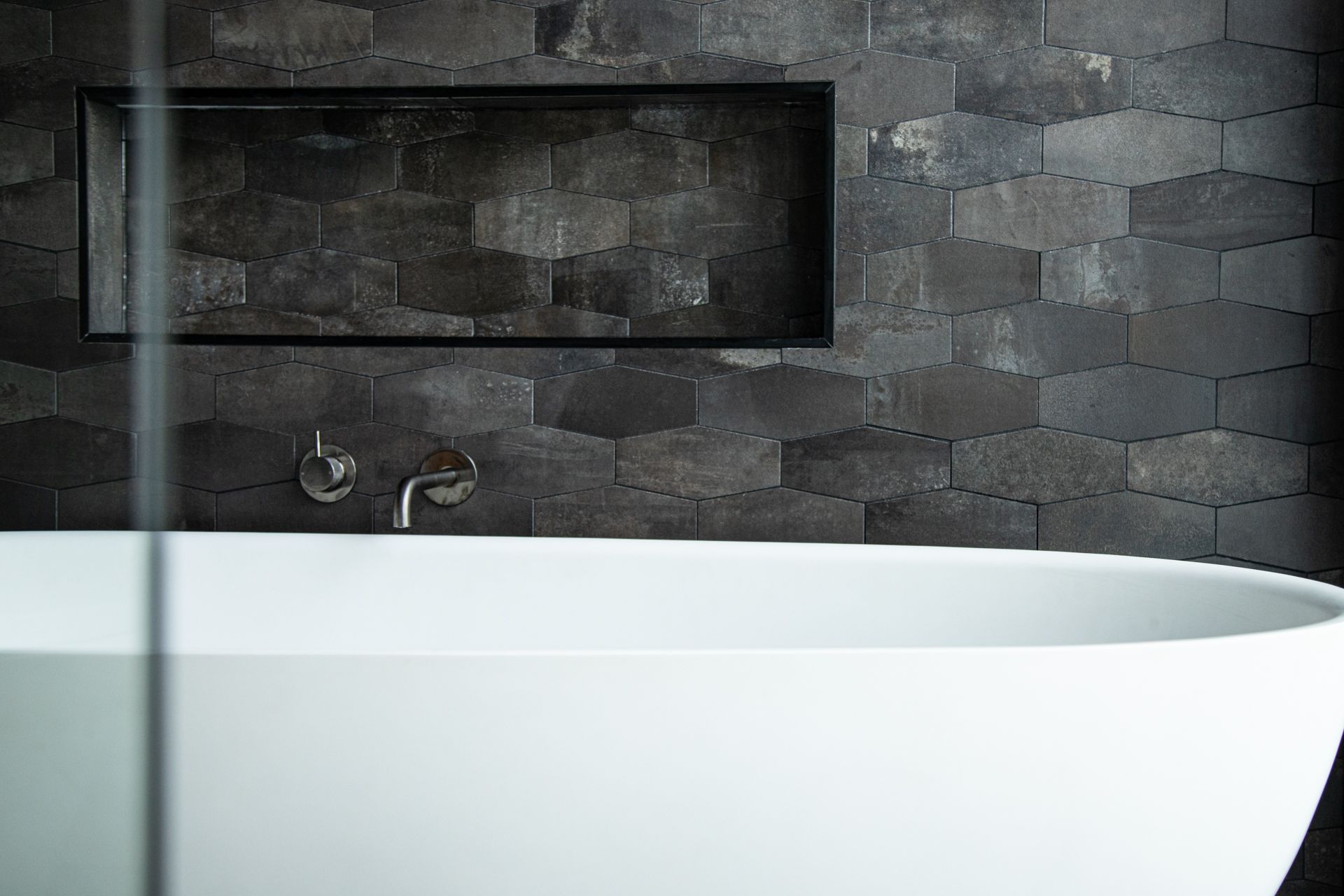 Ensuite Bathroom - contrast between light and dark, textured and smooth