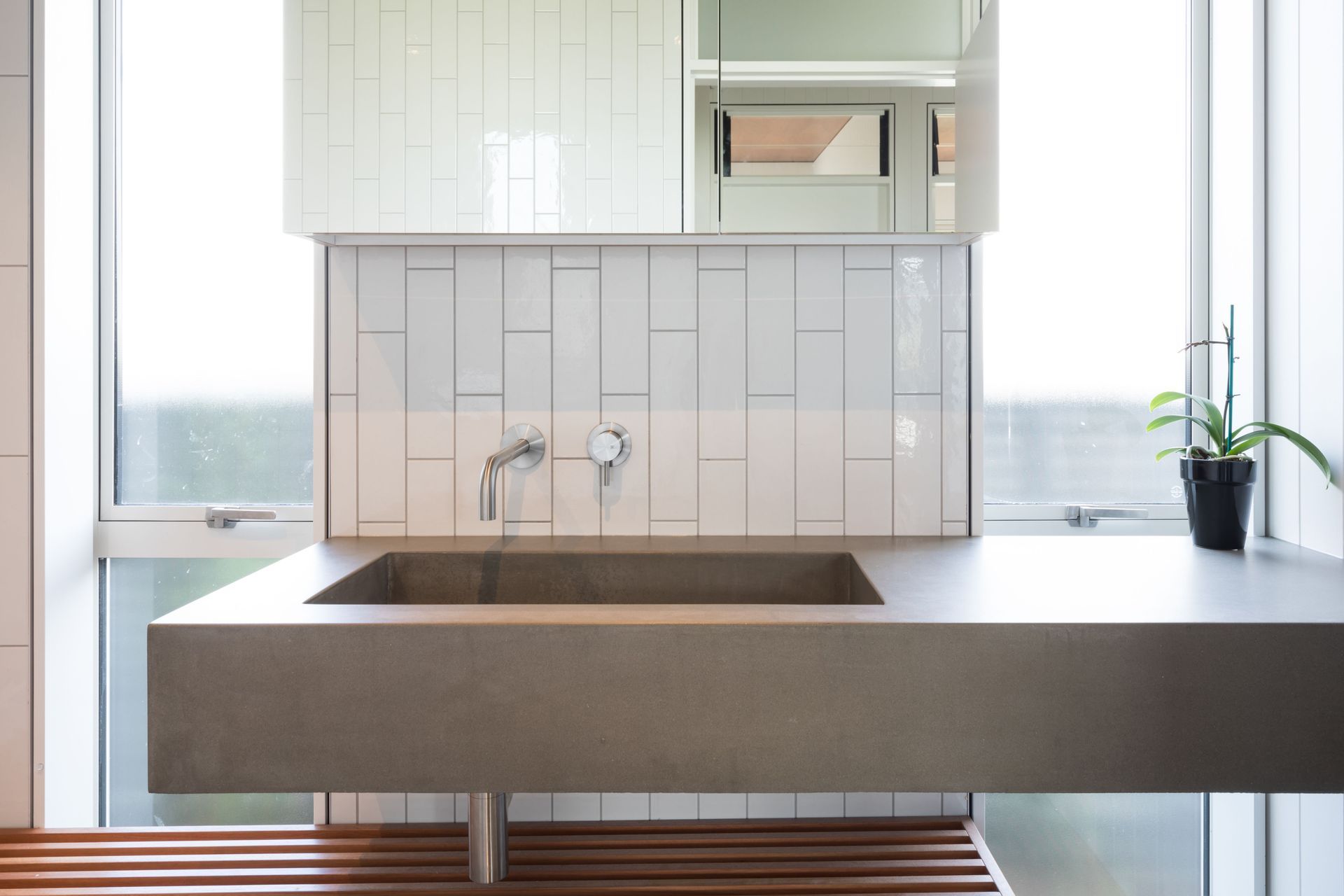 Main Bathroom - Source Series 1314 Spout &amp; Concealed Mixer, SI006 Bottle Trap