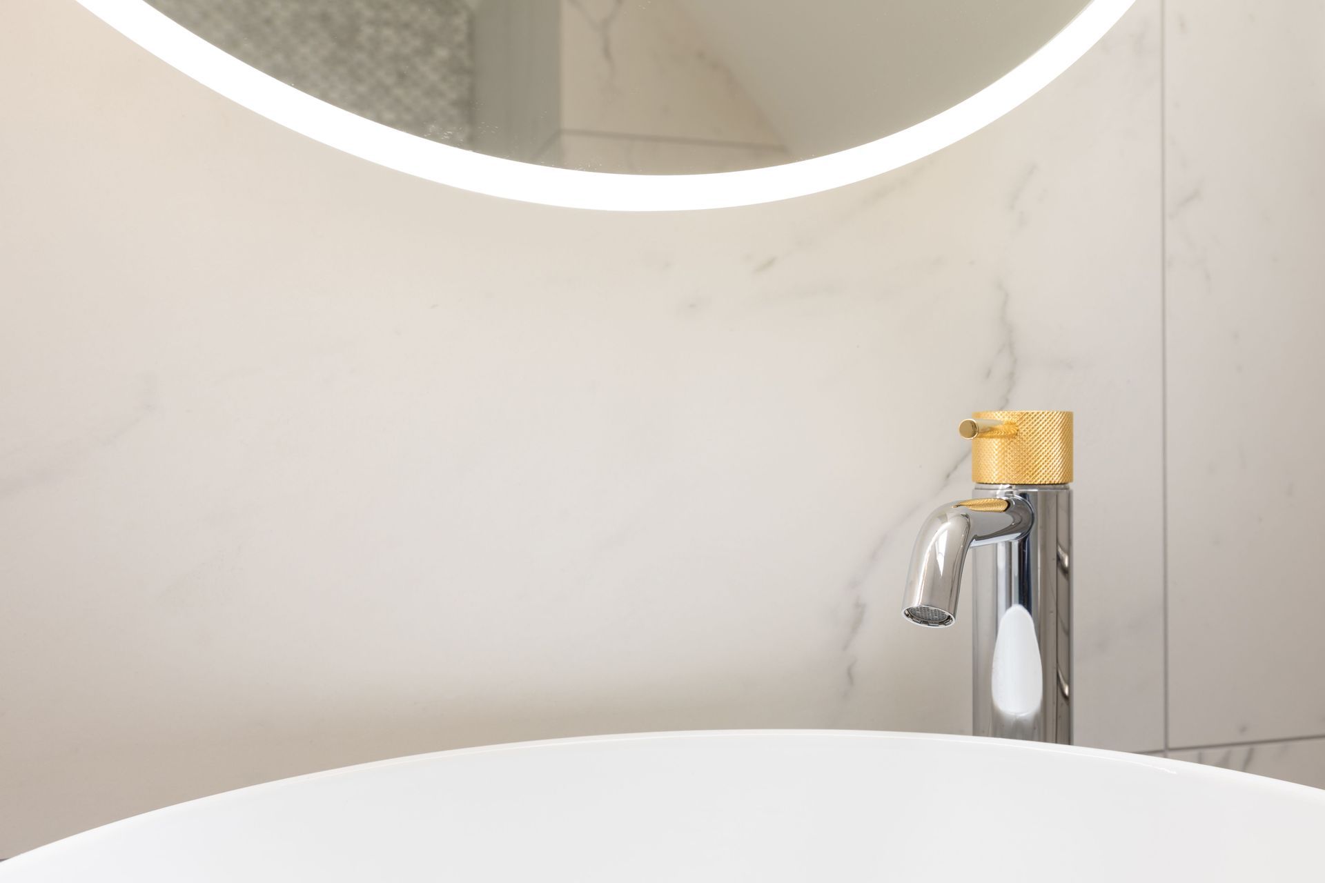 Ensuite Bathroom - textured chrome and gold tapware