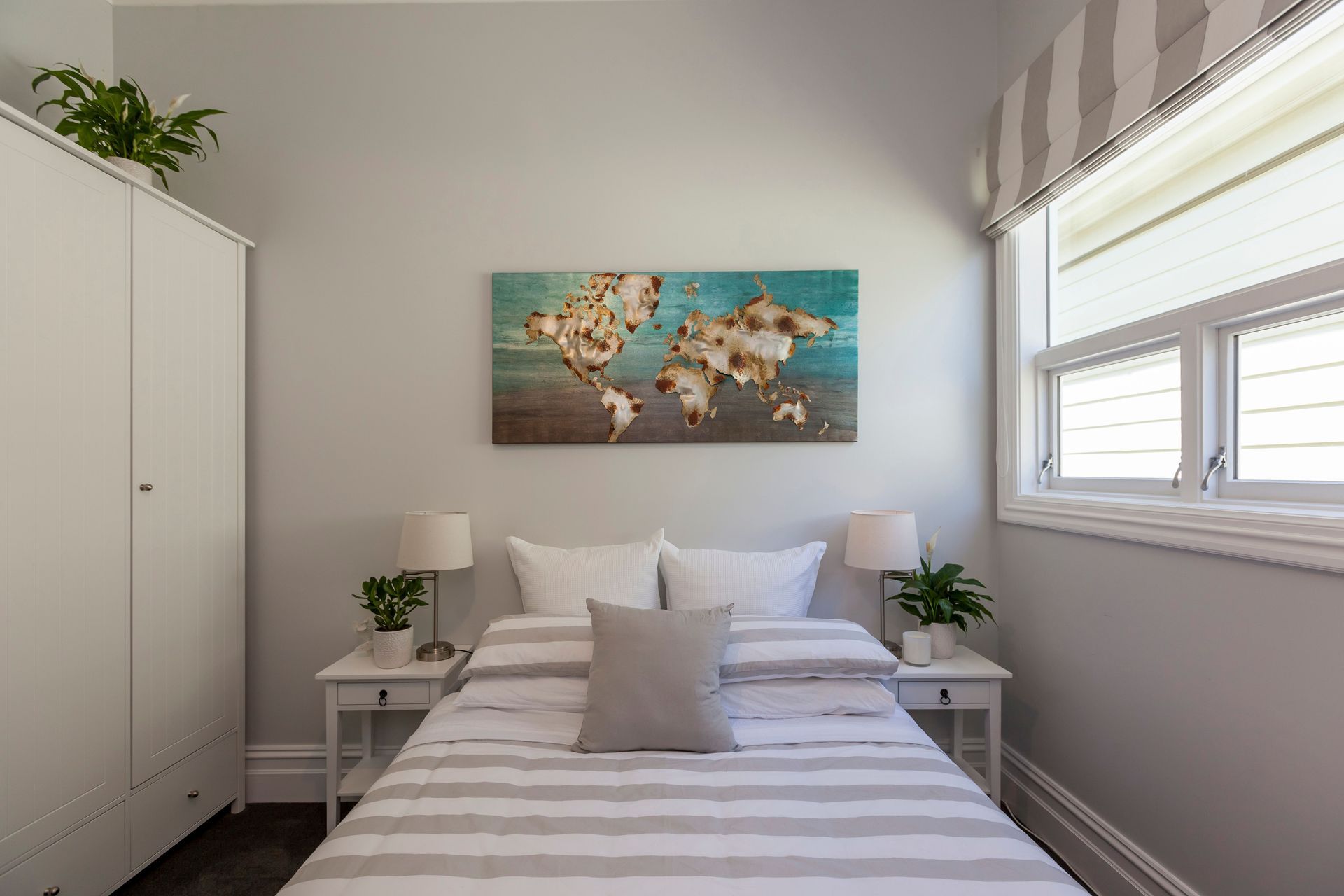 Guest bedroom
