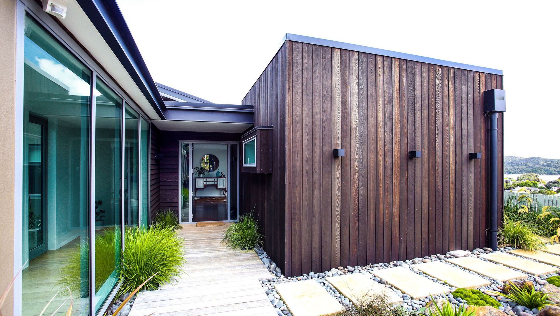 Raglan Beach House banner