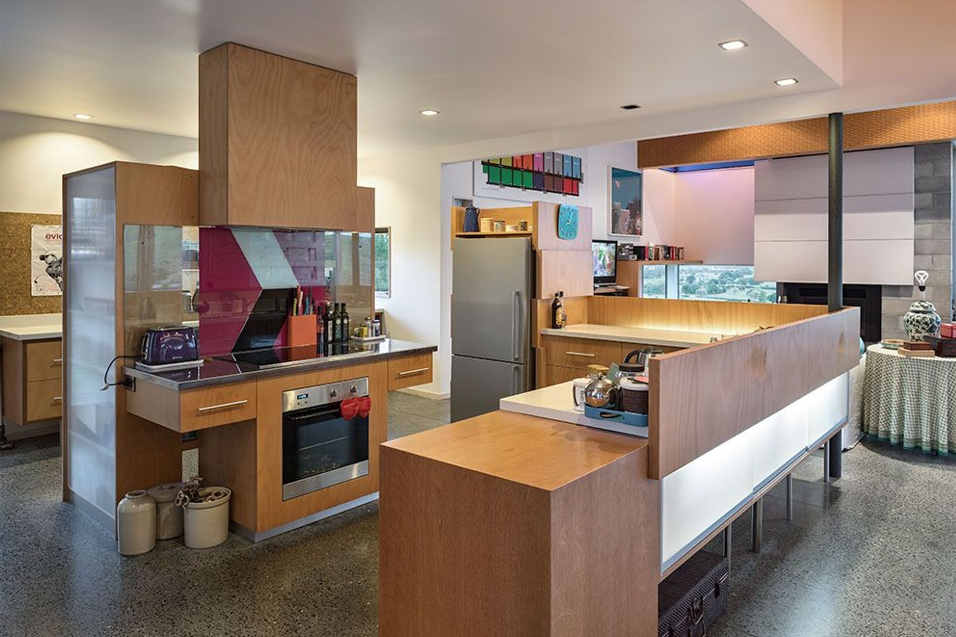 Fusion of colour, vibrancy and functionality in the heart of the residence. 