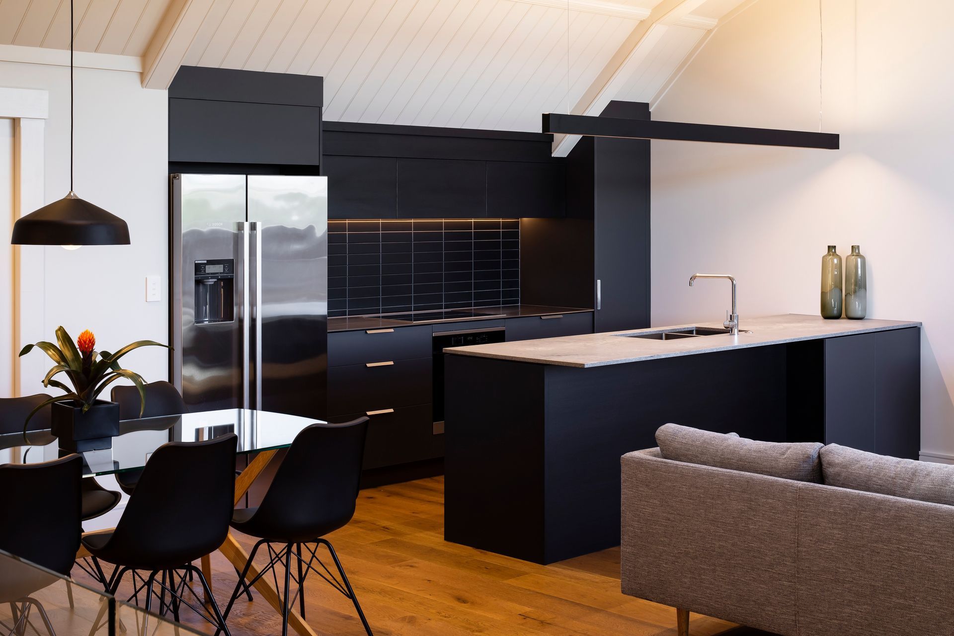 HURFORD'S Elegant Oak Vintage Engineered Flooring