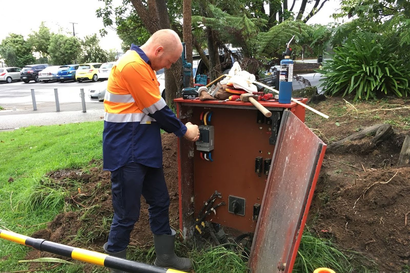 Source Electrical