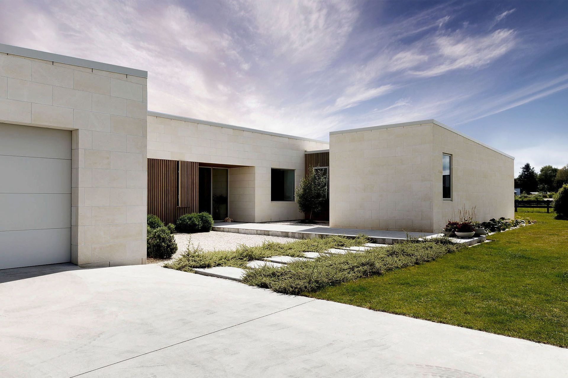 Supporting Image 1 for Ōamaru Stone (Parkside Quarries)