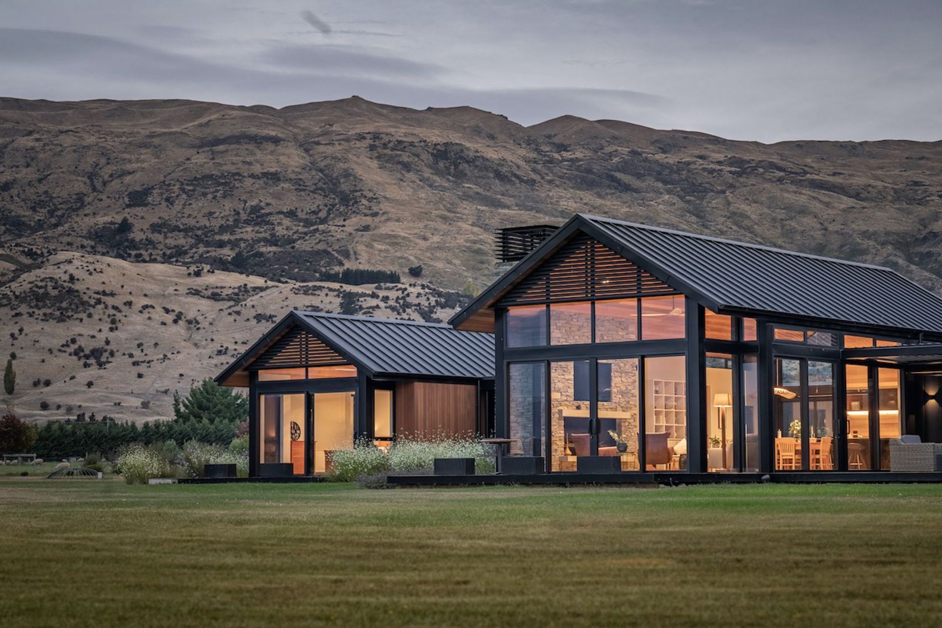 Hillend-Station-House-exteriorrural-homduskSlider.jpeg