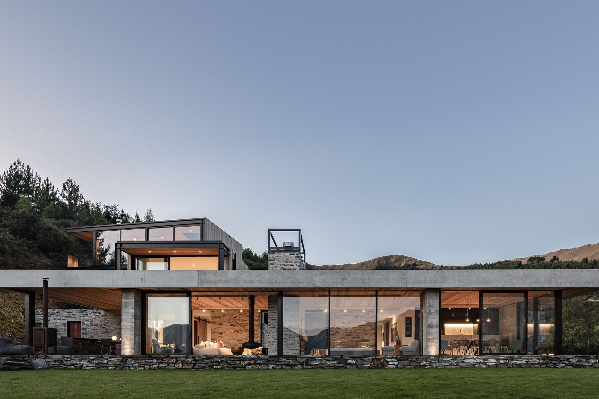 kerton-modern-glass-concrete-mountian-house-19.jpg